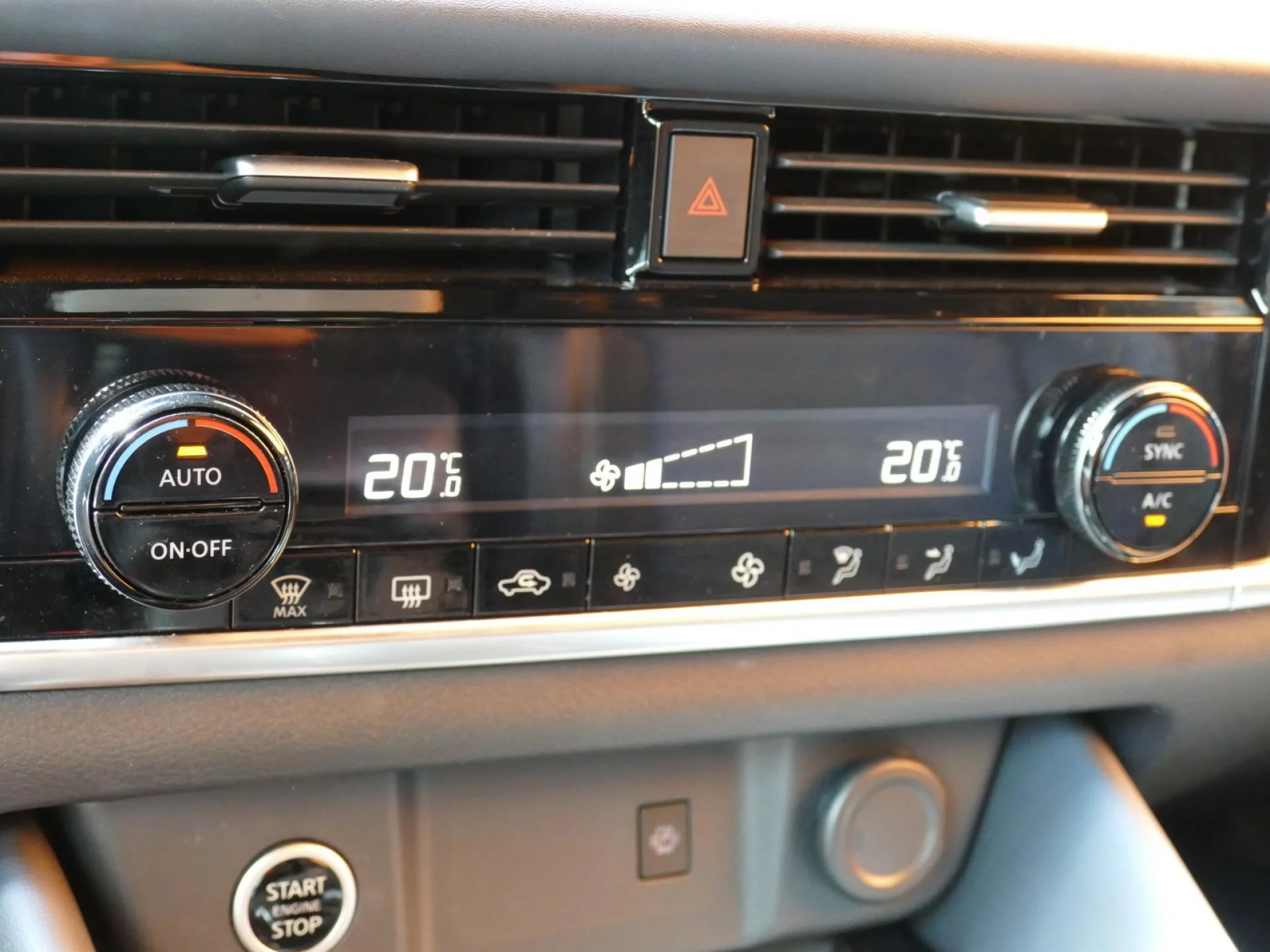 NISSAN QASHQAI - Miniature 12 sur 39 - Cliquer pour voir cette photo