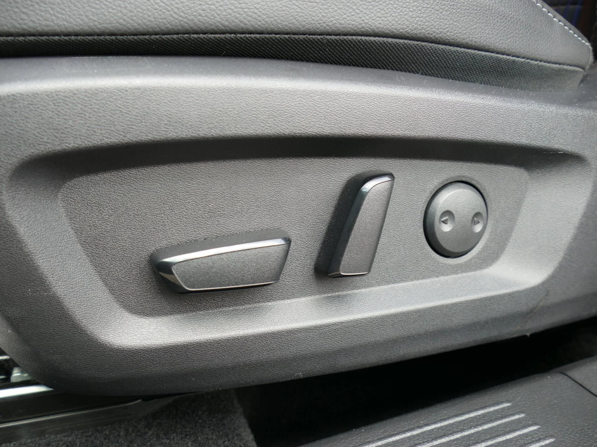 NISSAN QASHQAI - Miniature 23 sur 39 - Cliquer pour voir cette photo