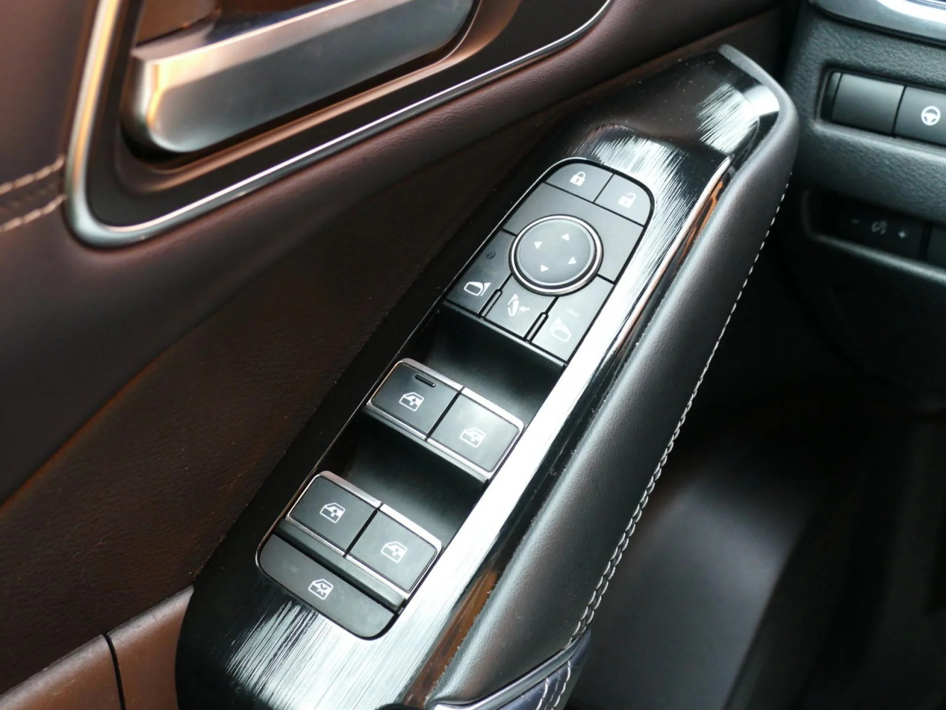 NISSAN QASHQAI - Miniature 26 sur 36 - Cliquer pour voir cette photo