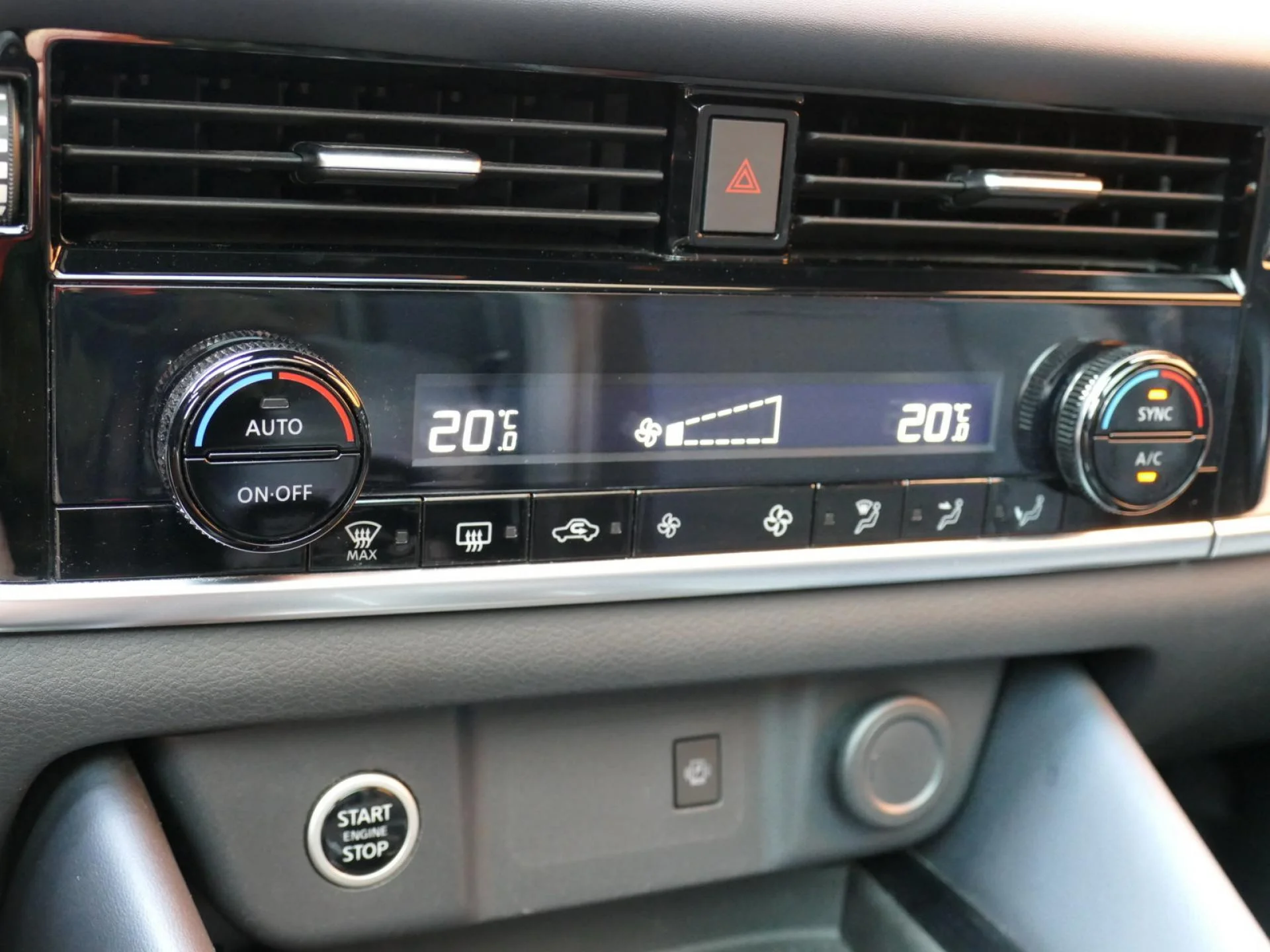 NISSAN QASHQAI - Miniature 14 sur 36 - Cliquer pour voir cette photo