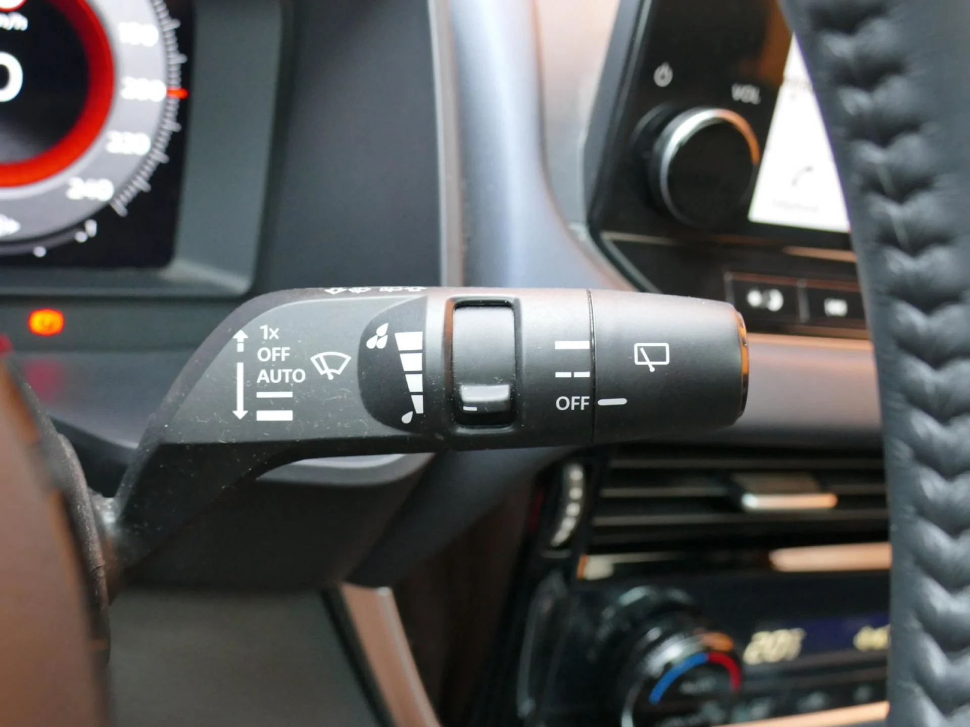 NISSAN QASHQAI - Miniature 28 sur 36 - Cliquer pour voir cette photo
