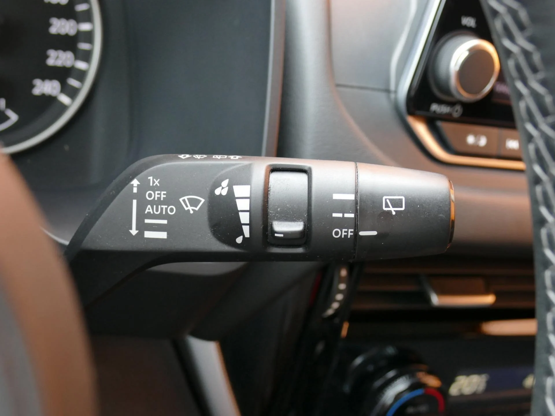 NISSAN QASHQAI - Miniature 25 sur 35 - Cliquer pour voir cette photo