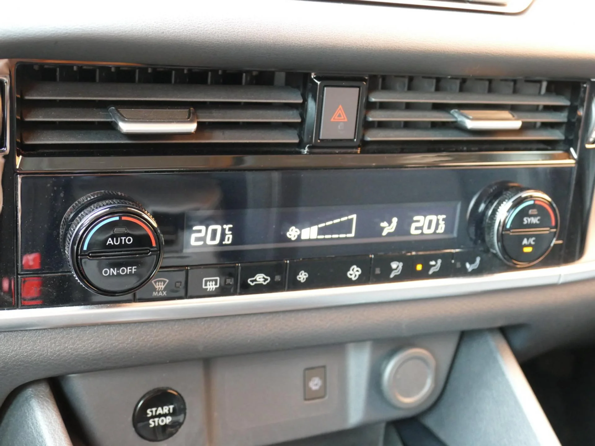 NISSAN QASHQAI - Miniature 13 sur 35 - Cliquer pour voir cette photo