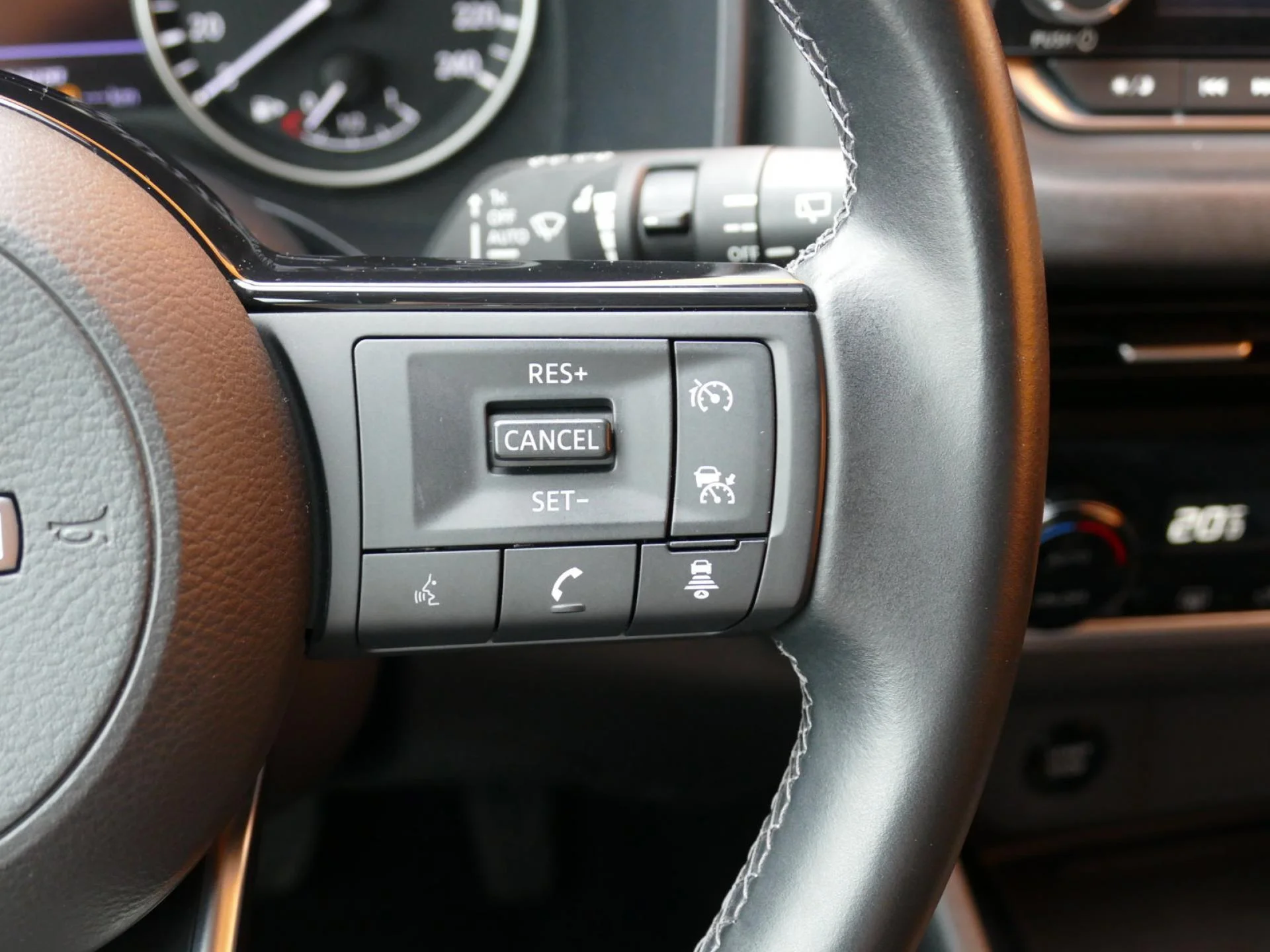 NISSAN QASHQAI - Miniature 16 sur 33 - Cliquer pour voir cette photo