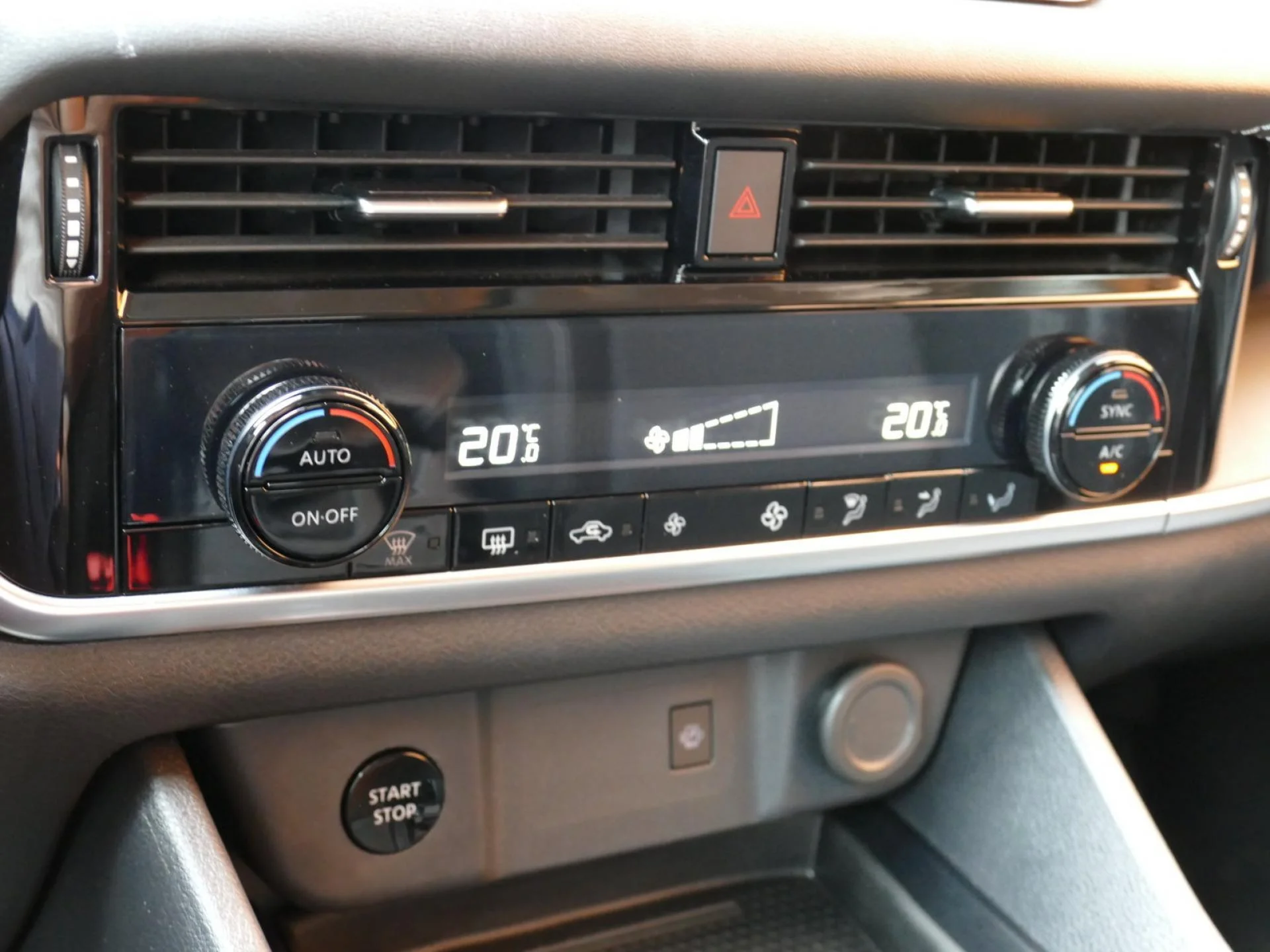 NISSAN QASHQAI - Miniature 12 sur 33 - Cliquer pour voir cette photo
