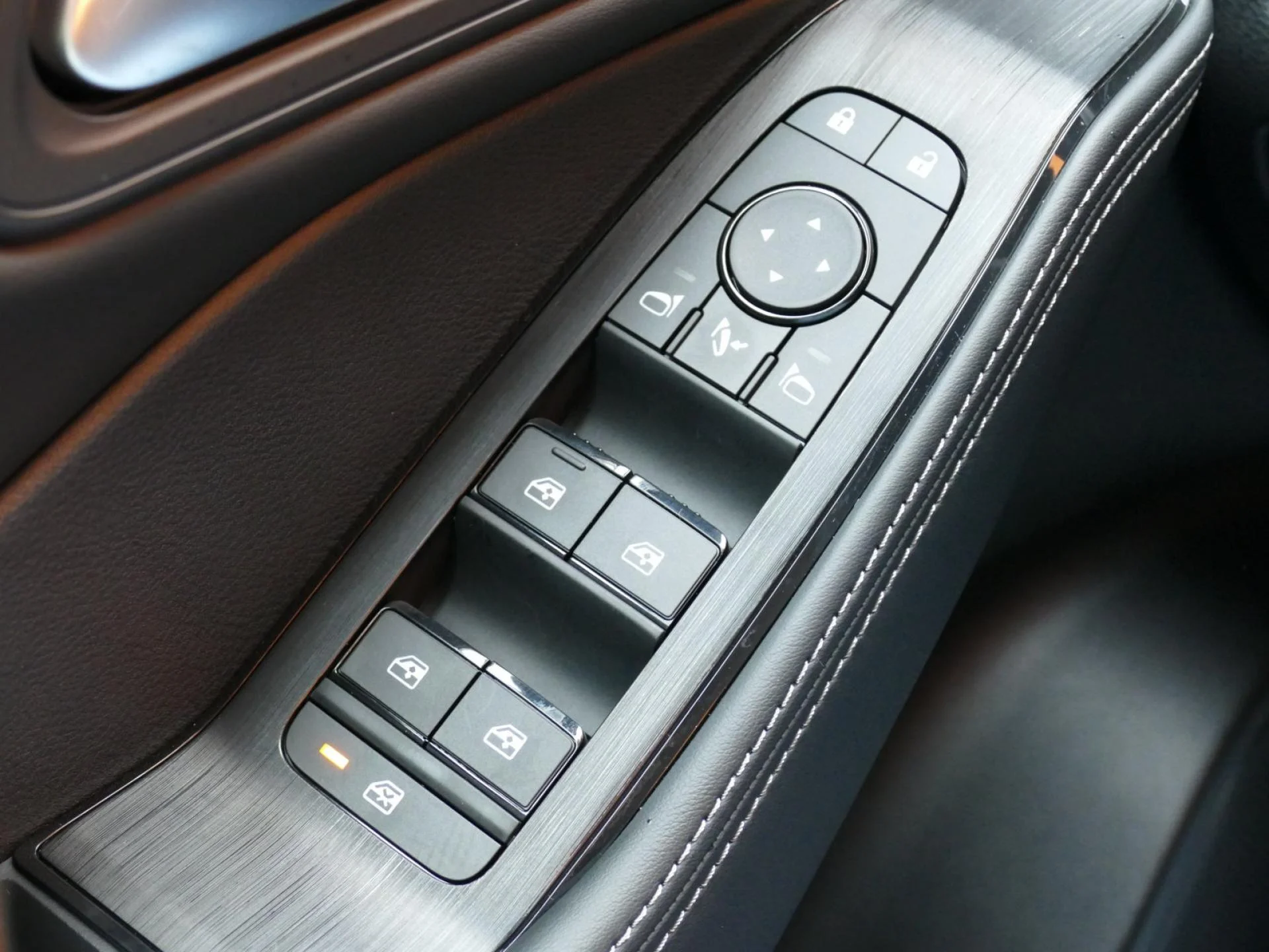 NISSAN X-TRAIL - Miniature 28 sur 39 - Cliquer pour voir cette photo