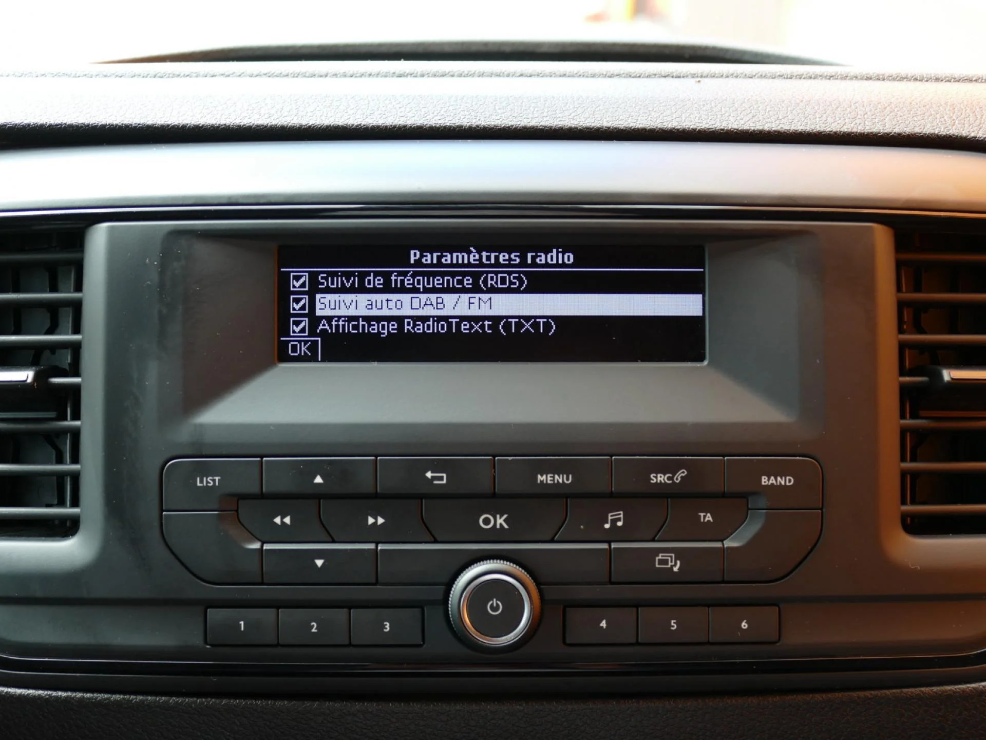 OPEL VIVARO - Miniature 18 sur 32 - Cliquer pour voir cette photo
