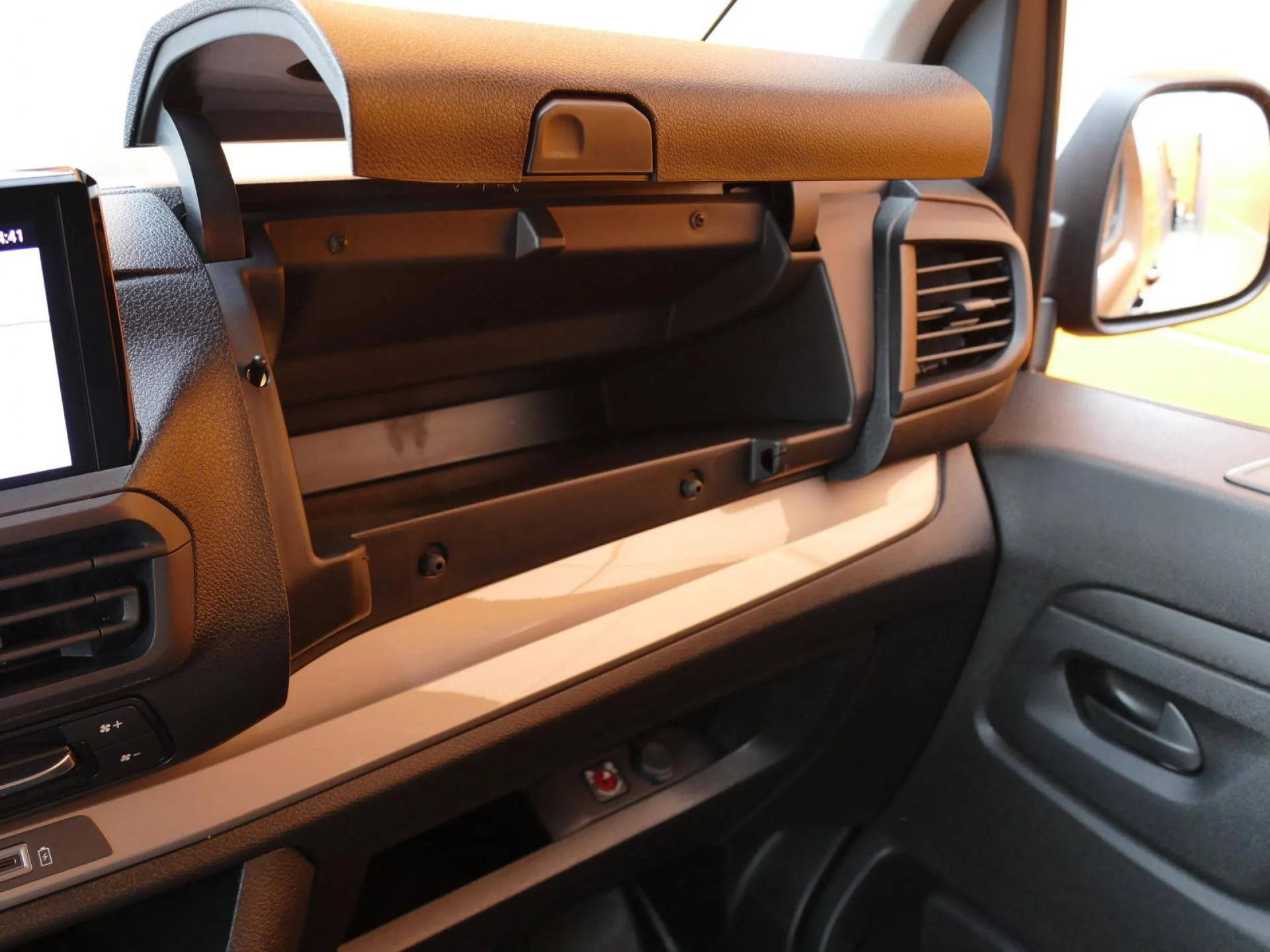OPEL VIVARO - Miniature 23 sur 36 - Cliquer pour voir cette photo
