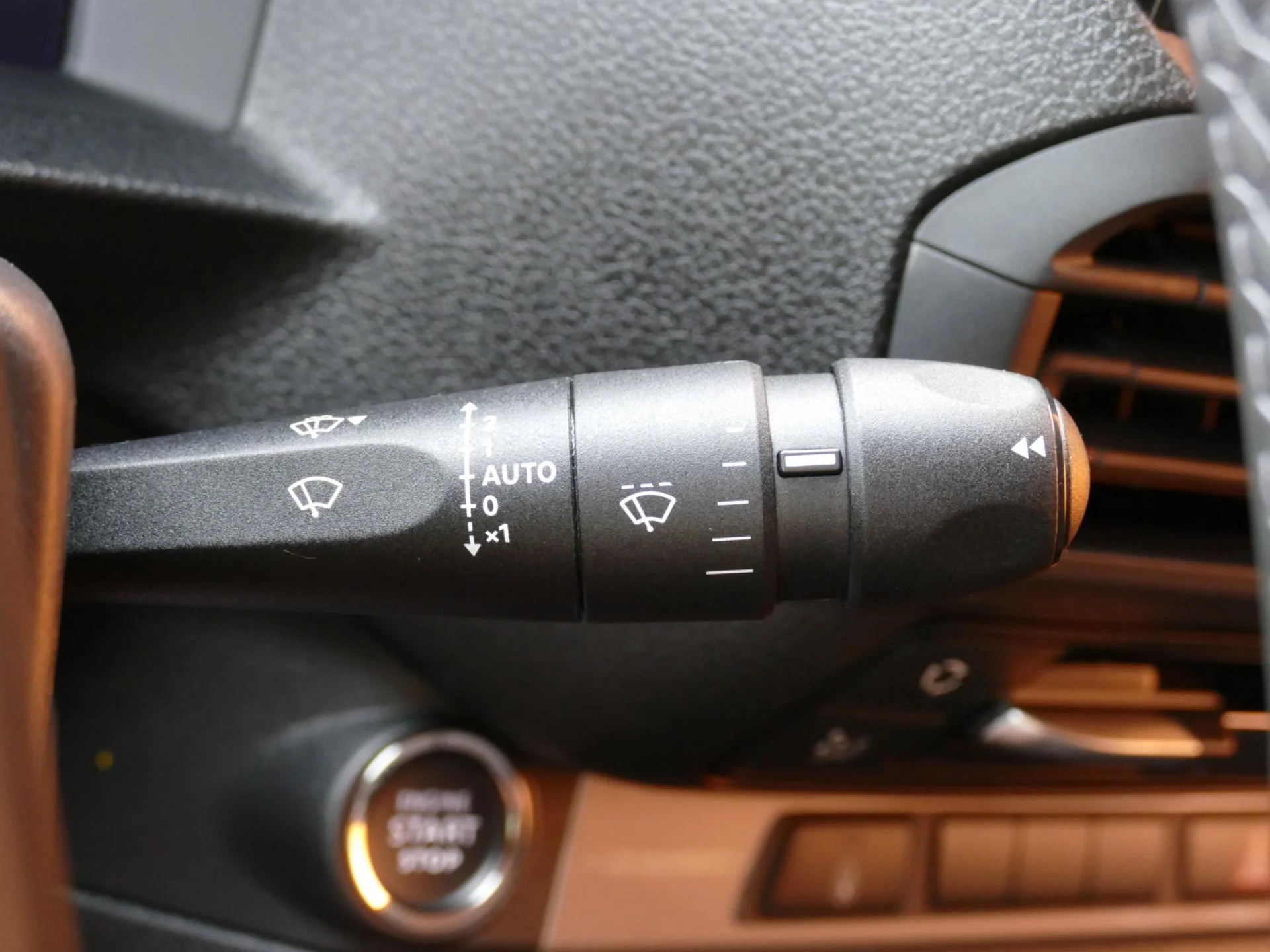 OPEL VIVARO - Miniature 25 sur 36 - Cliquer pour voir cette photo
