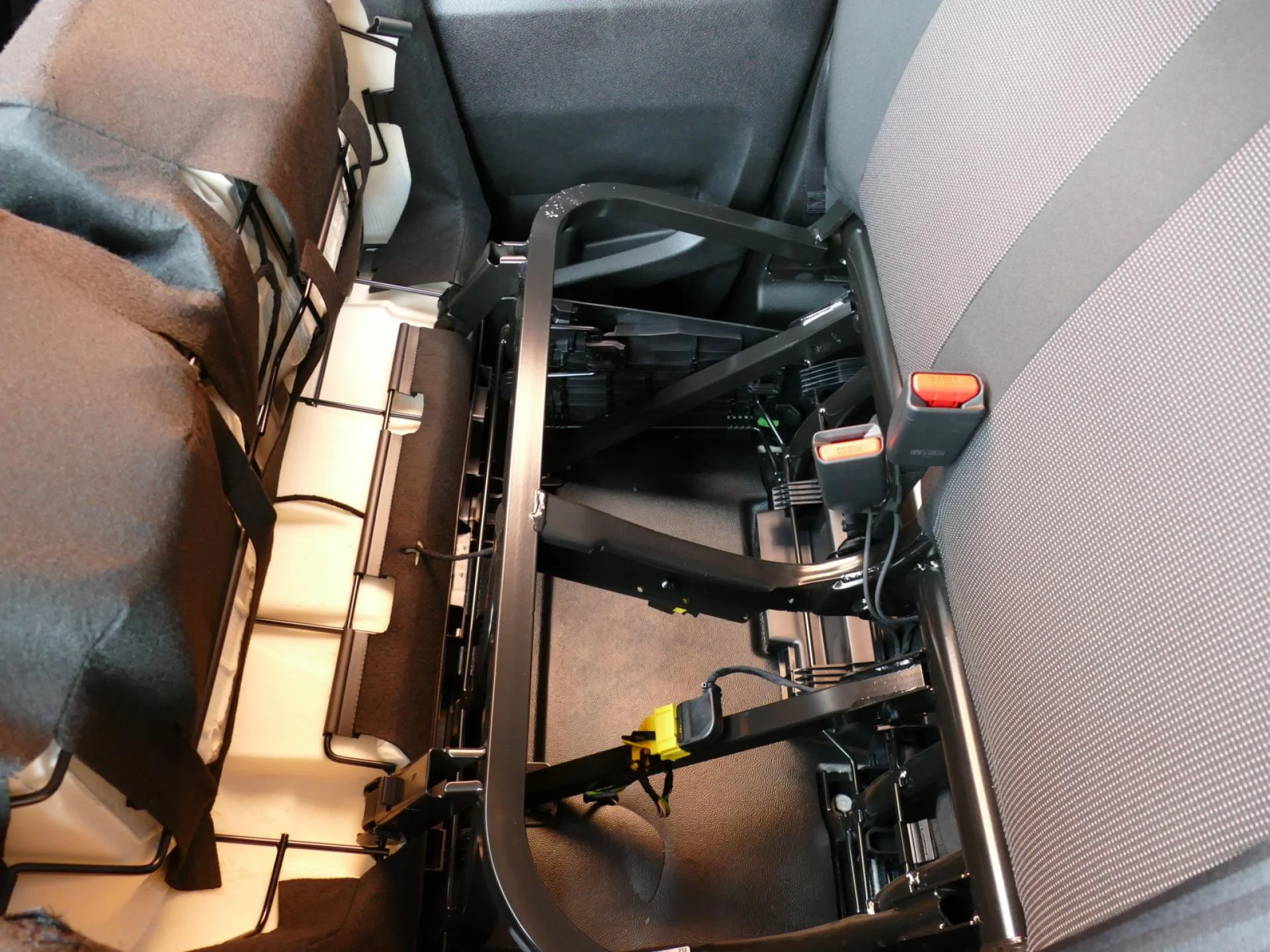 OPEL VIVARO - Miniature 22 sur 36 - Cliquer pour voir cette photo