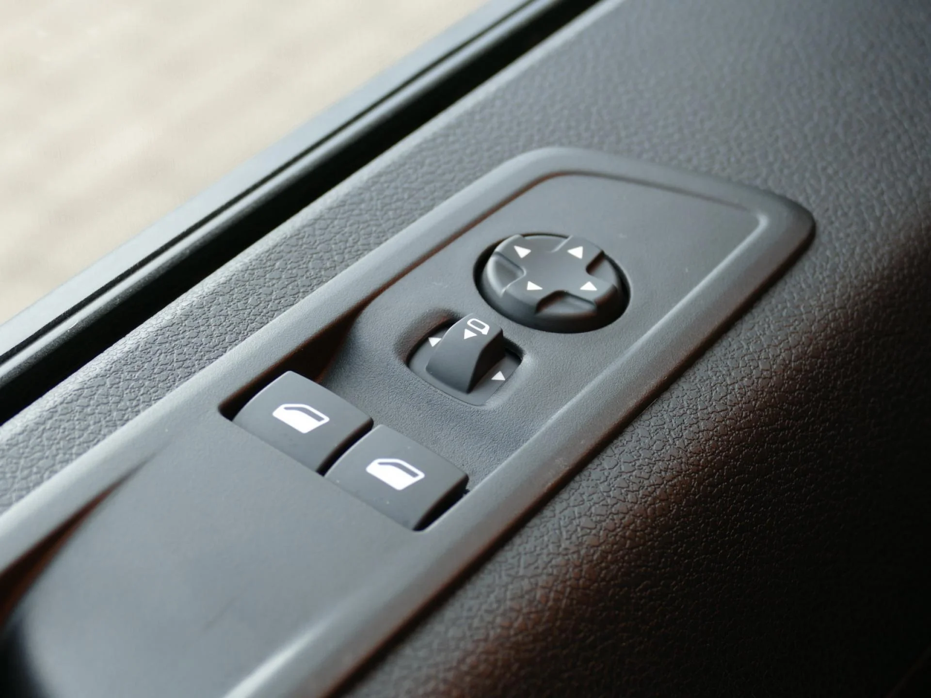 OPEL VIVARO - Miniature 29 sur 36 - Cliquer pour voir cette photo