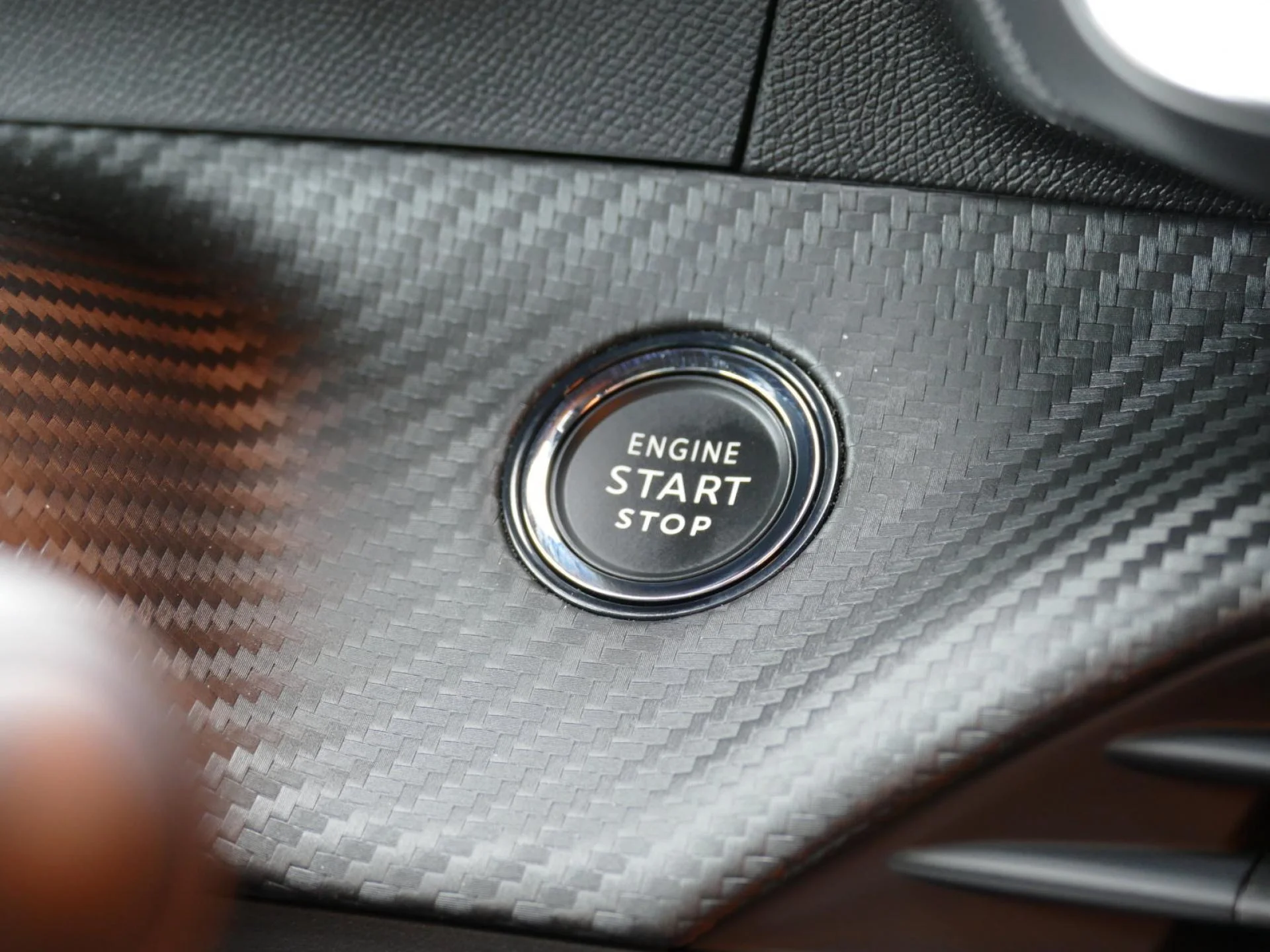 PEUGEOT 2008 - Miniature 23 sur 37 - Cliquer pour voir cette photo