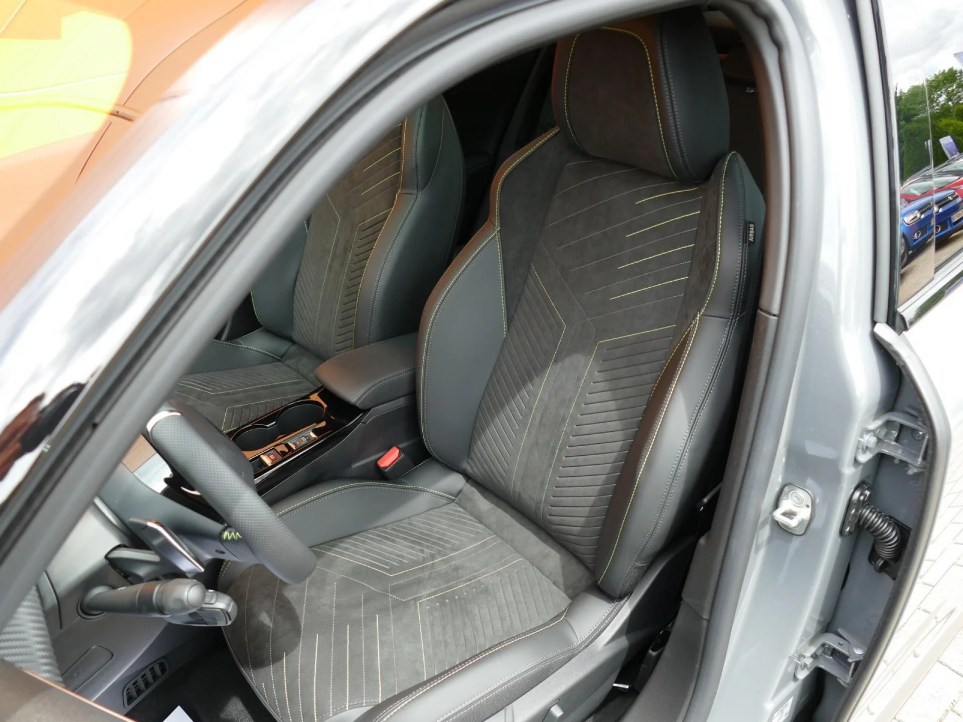 PEUGEOT 2008 - Miniature 6 sur 37 - Cliquer pour voir cette photo
