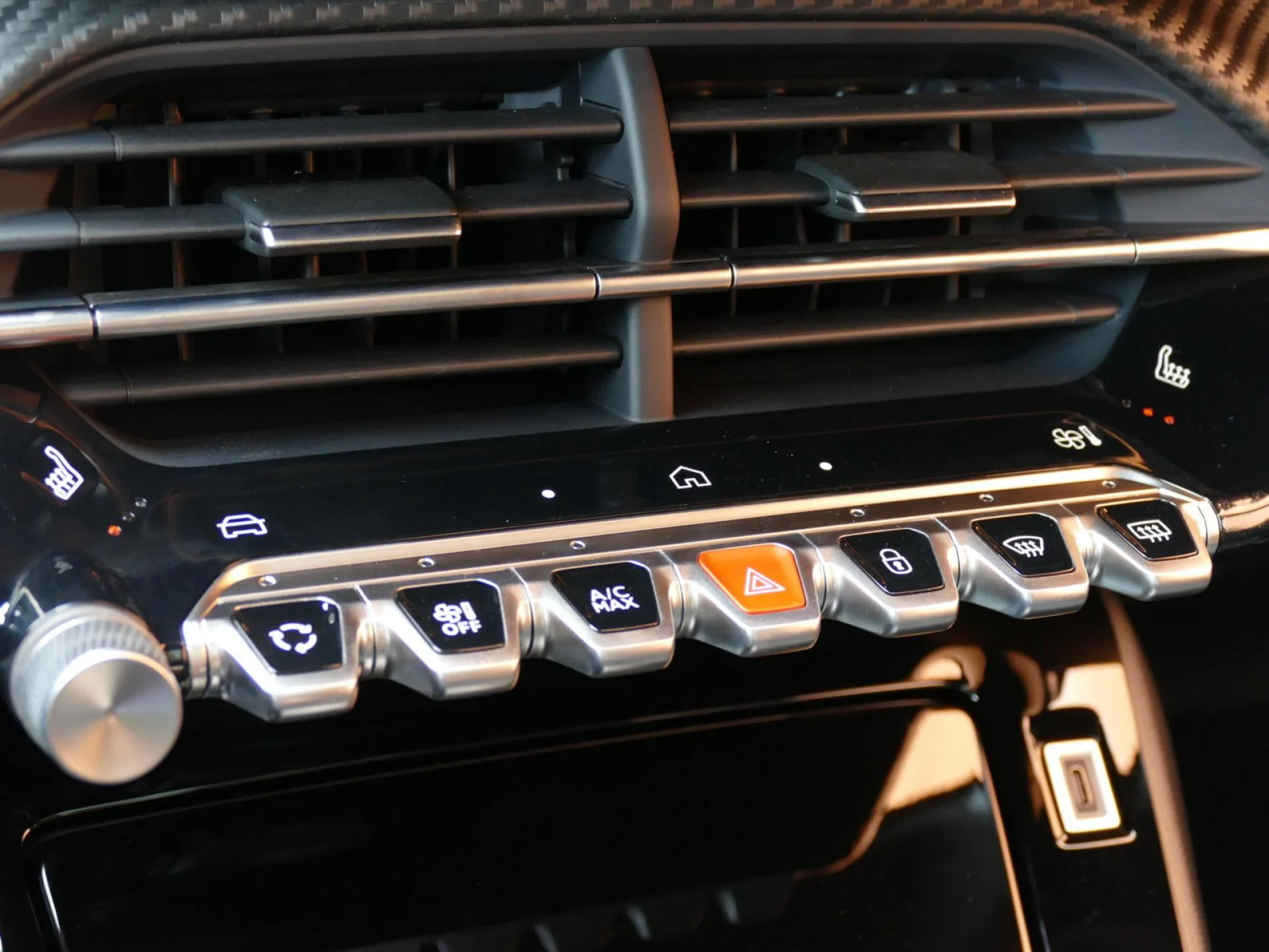 PEUGEOT 2008 - Miniature 9 sur 23 - Cliquer pour voir cette photo