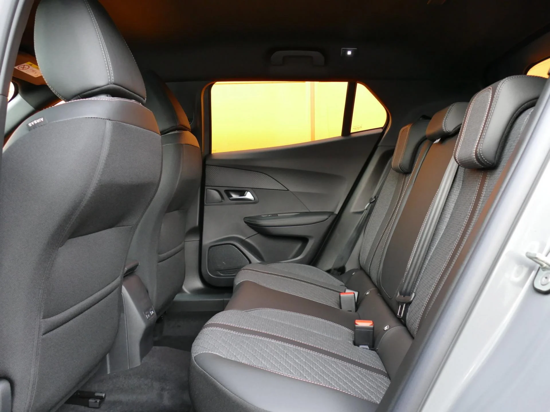 PEUGEOT 2008 - Miniature 7 sur 21 - Cliquer pour voir cette photo