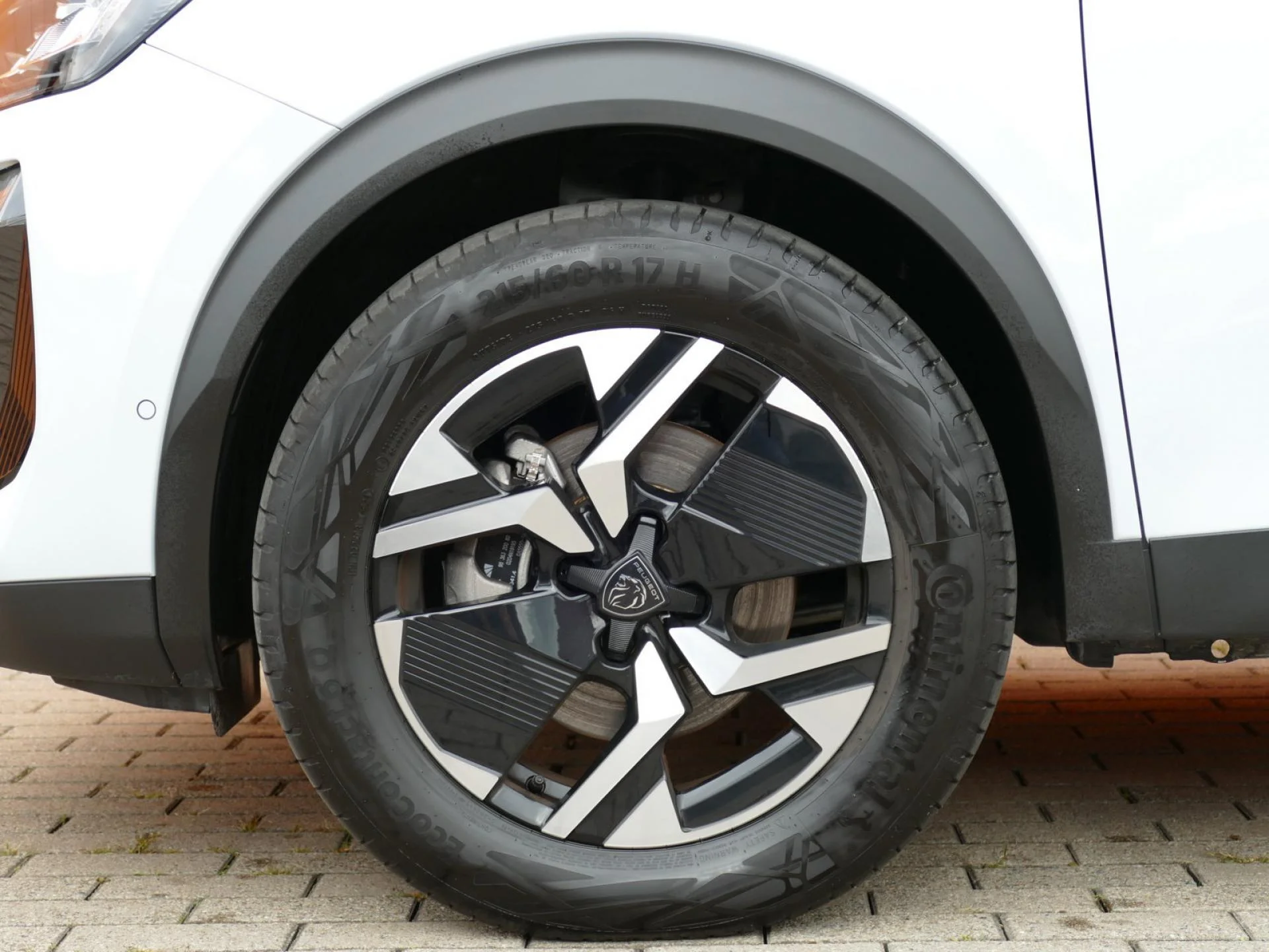 PEUGEOT 2008 - Miniature 18 sur 21 - Cliquer pour voir cette photo