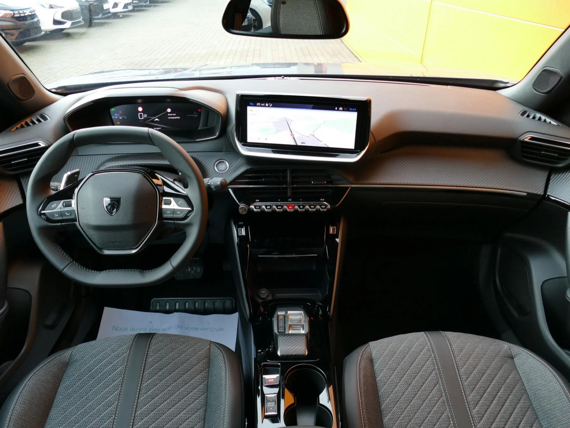 PEUGEOT 2008 - Miniature 5 sur 21 - Cliquer pour voir cette photo