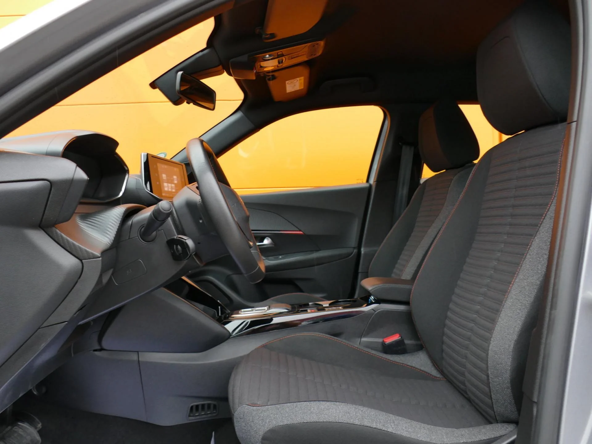 PEUGEOT 2008 - Miniature 8 sur 32 - Cliquer pour voir cette photo
