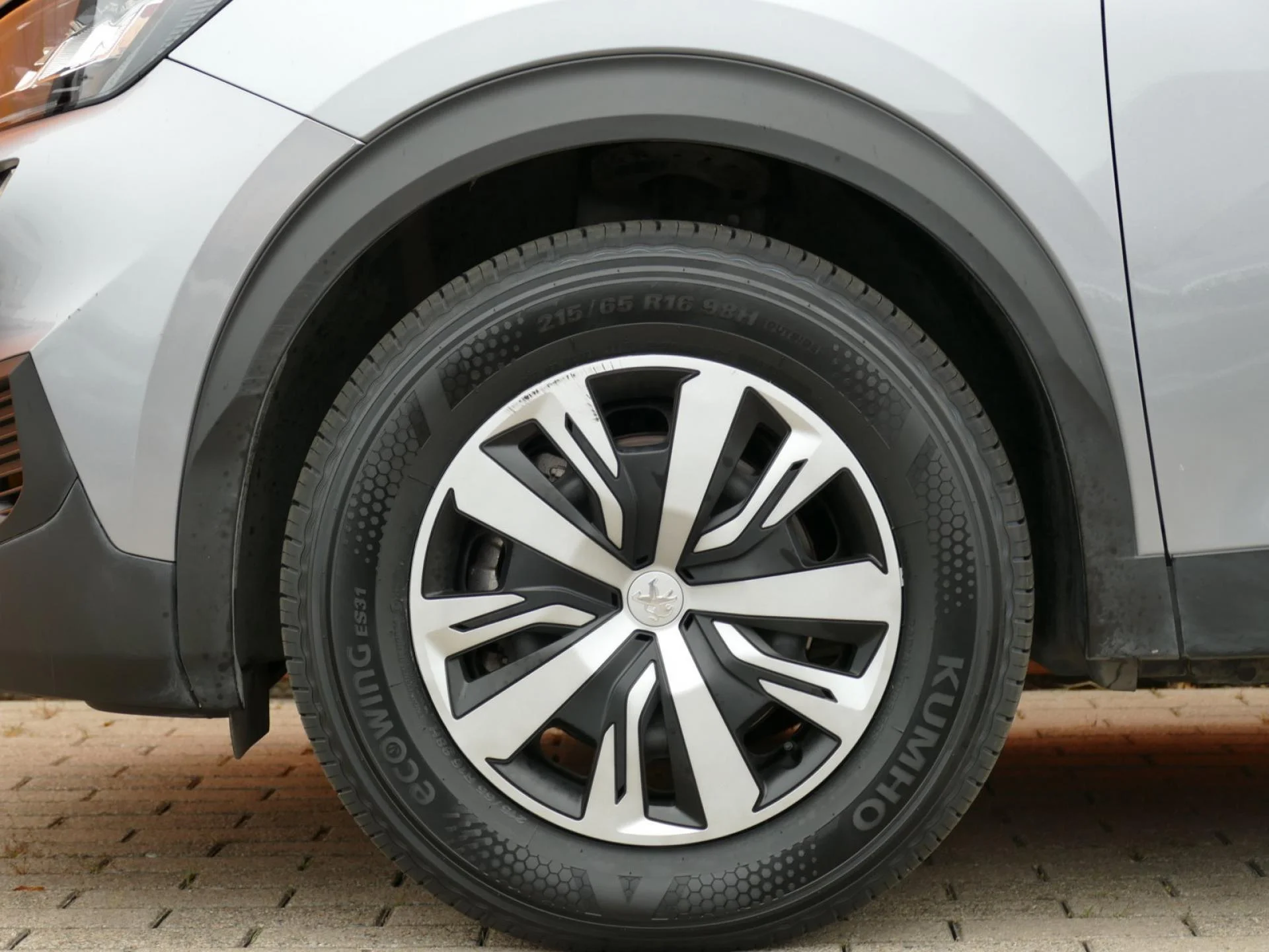 PEUGEOT 2008 - Miniature 30 sur 32 - Cliquer pour voir cette photo
