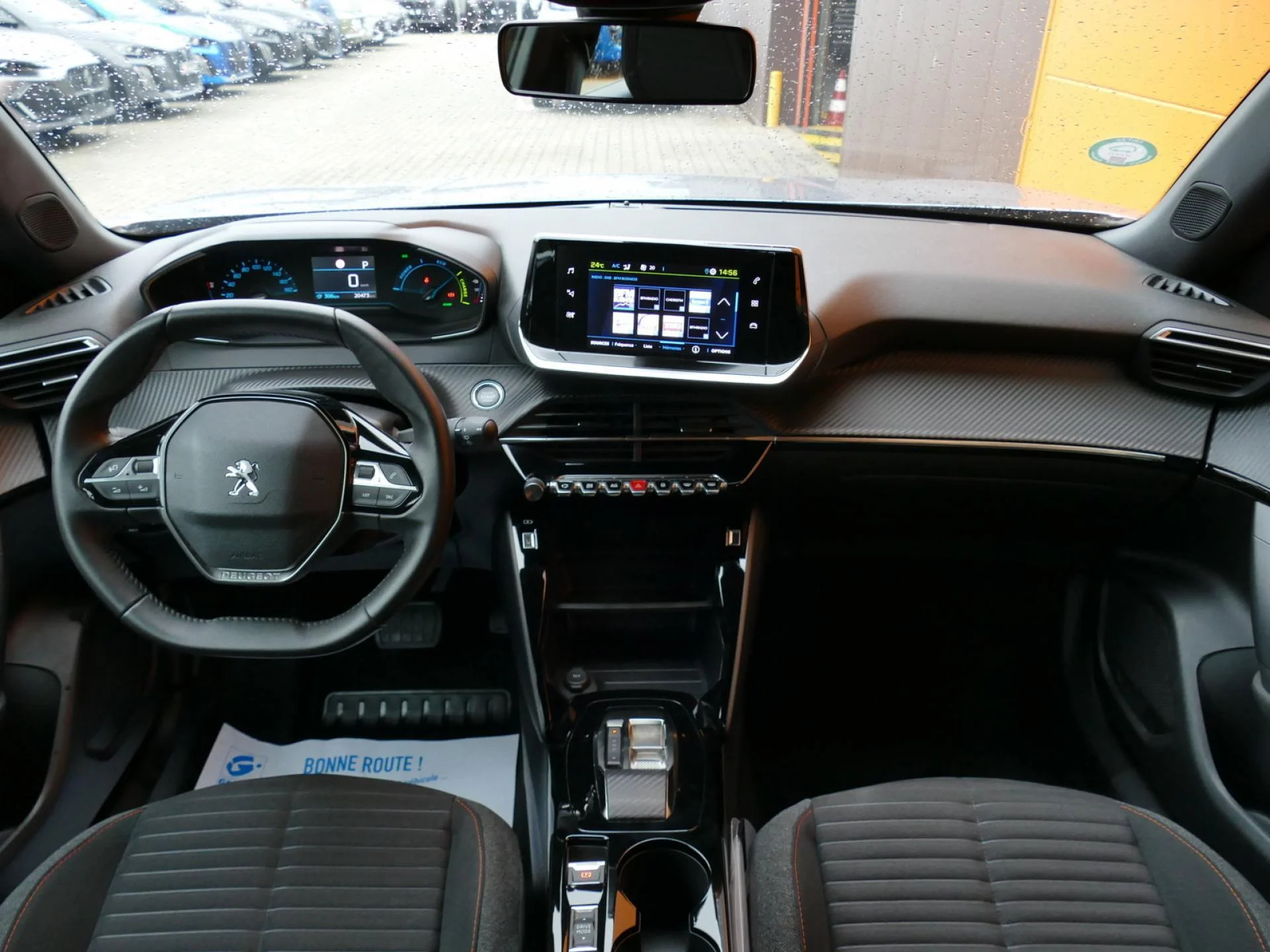 PEUGEOT 2008 - Miniature 7 sur 32 - Cliquer pour voir cette photo