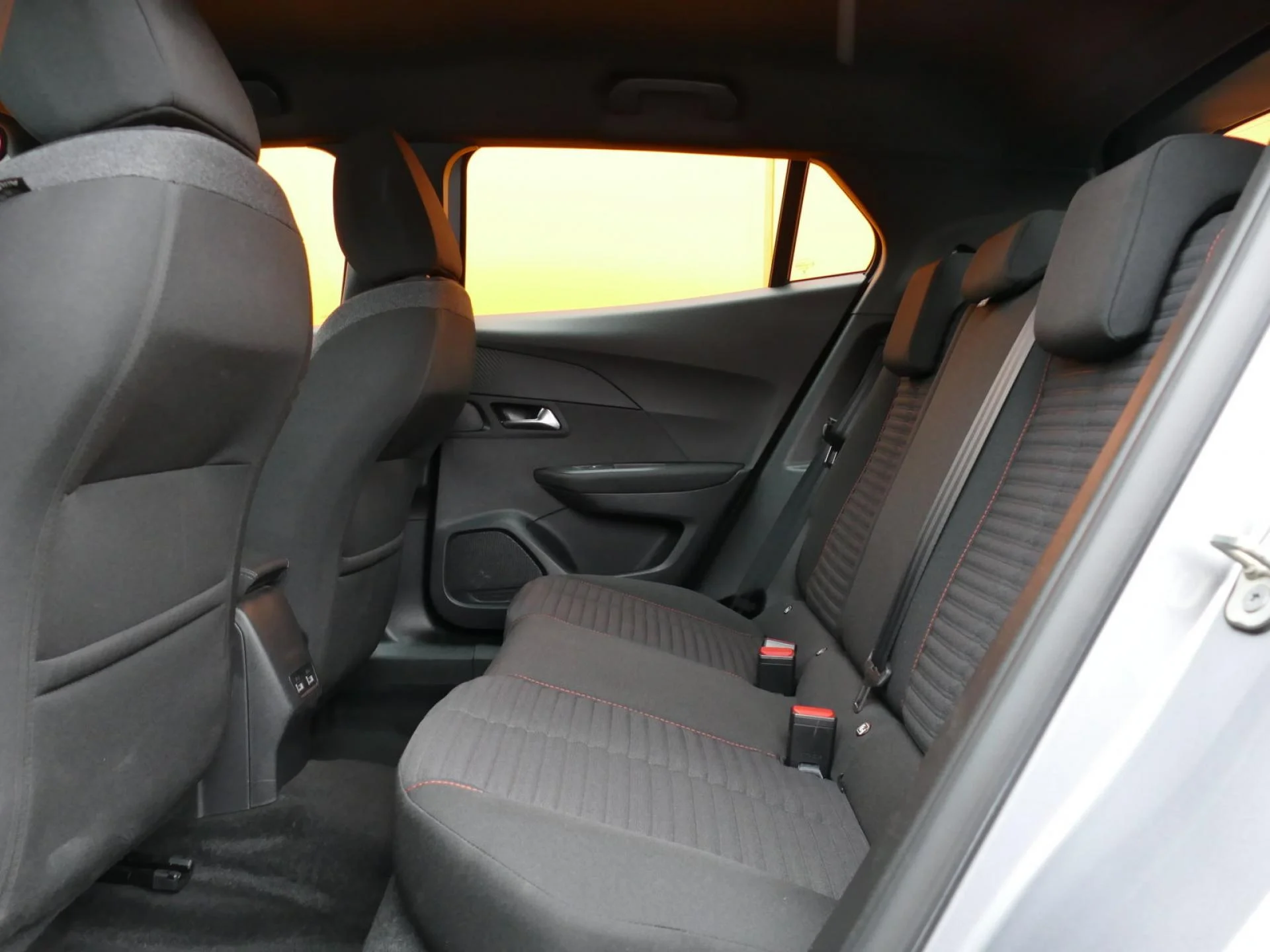 PEUGEOT 2008 - Miniature 9 sur 32 - Cliquer pour voir cette photo