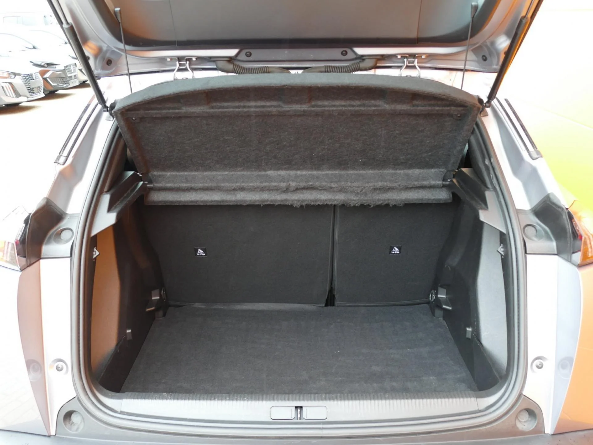PEUGEOT 2008 - Miniature 10 sur 32 - Cliquer pour voir cette photo
