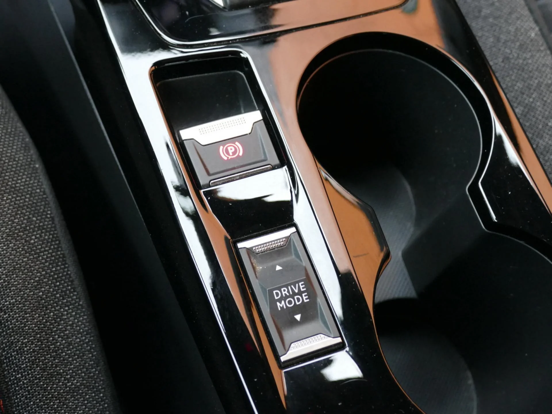 PEUGEOT 2008 - Miniature 20 sur 32 - Cliquer pour voir cette photo