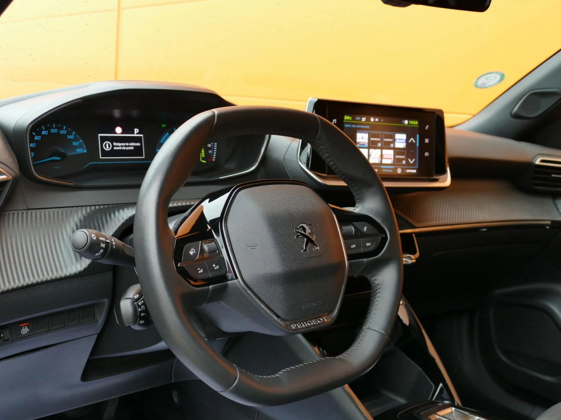 PEUGEOT 2008 - Miniature 18 sur 32 - Cliquer pour voir cette photo