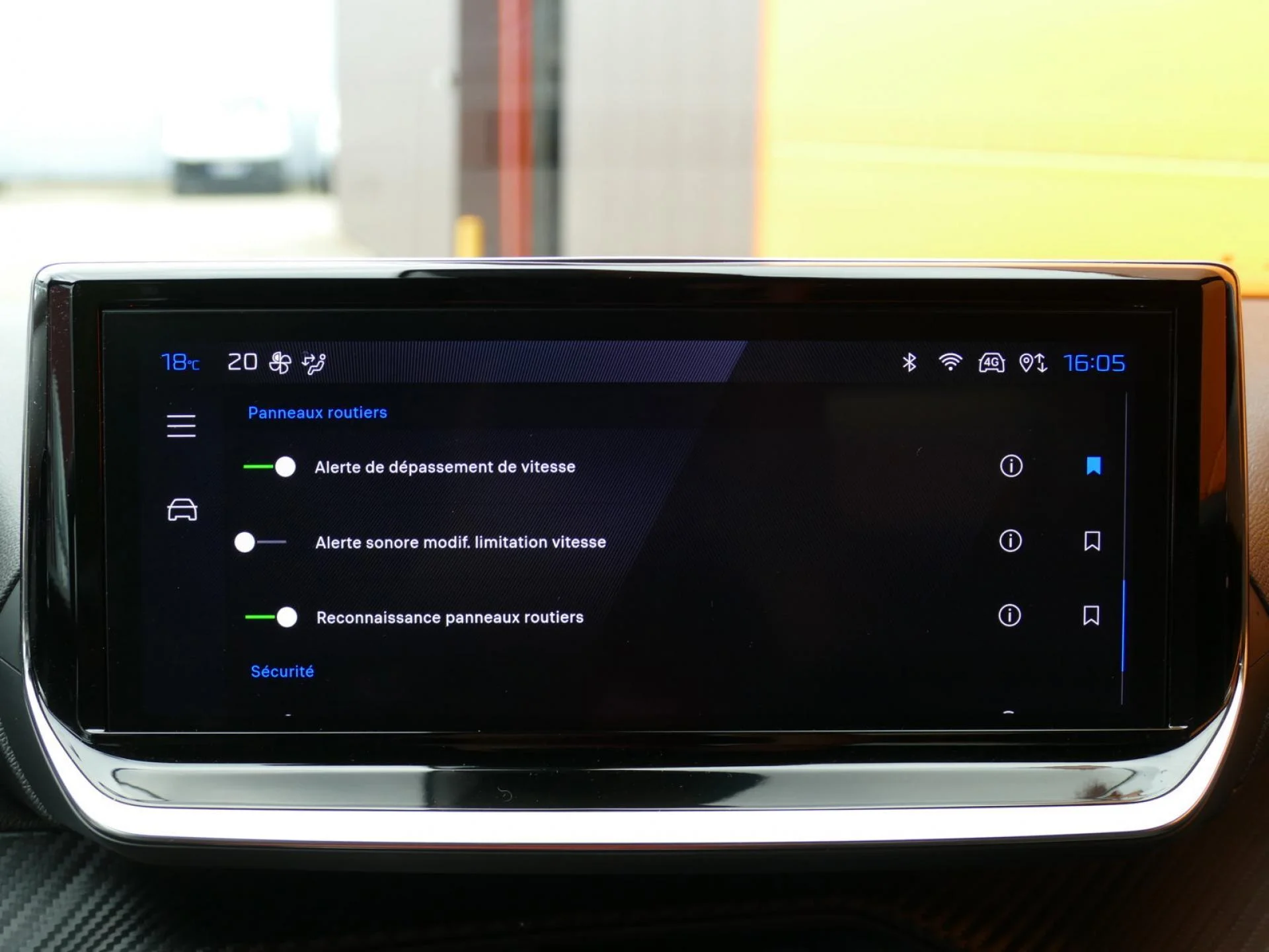 PEUGEOT 2008 - Miniature 9 sur 22 - Cliquer pour voir cette photo