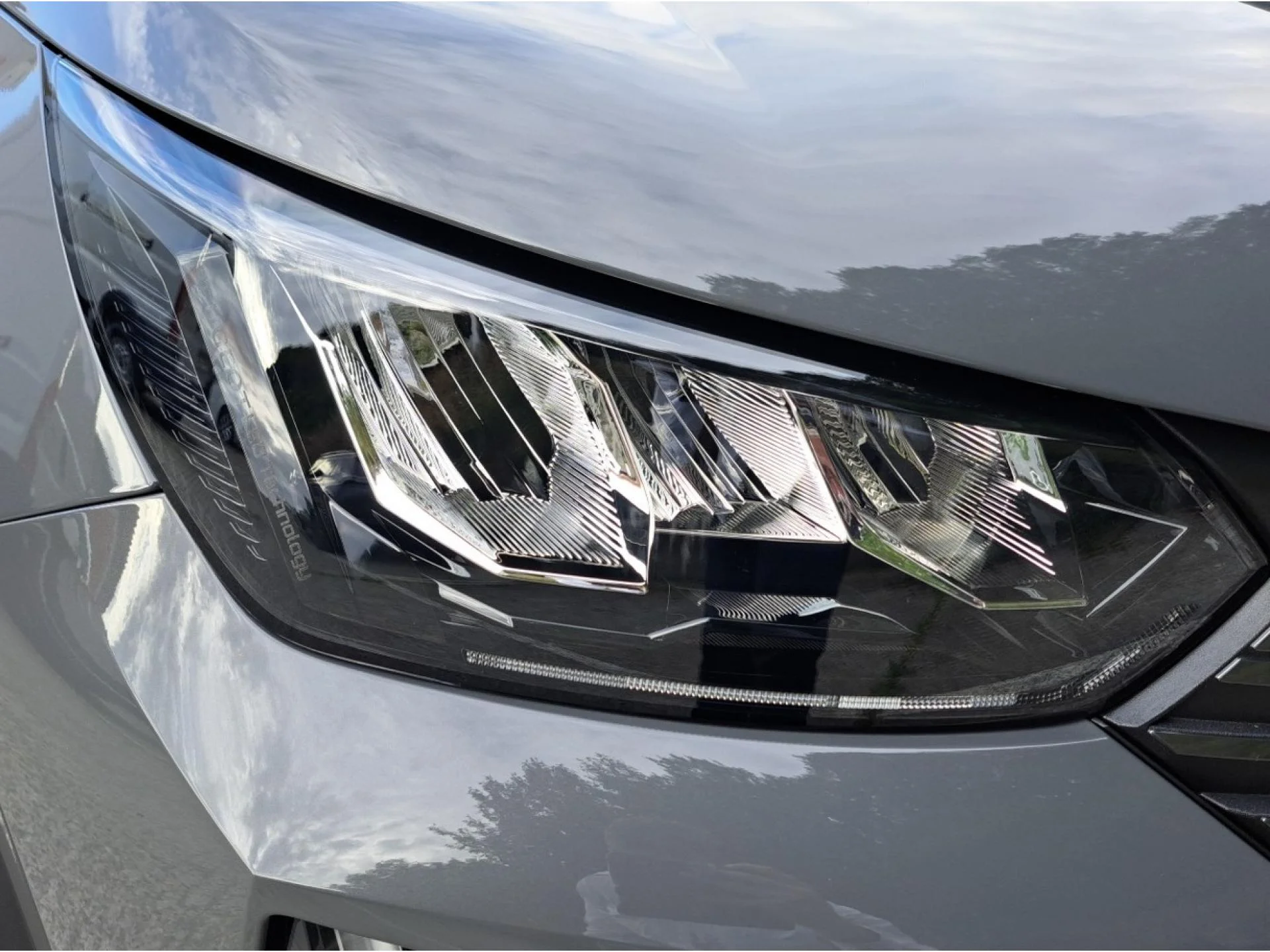 PEUGEOT 2008 - Miniature 20 sur 22 - Cliquer pour voir cette photo