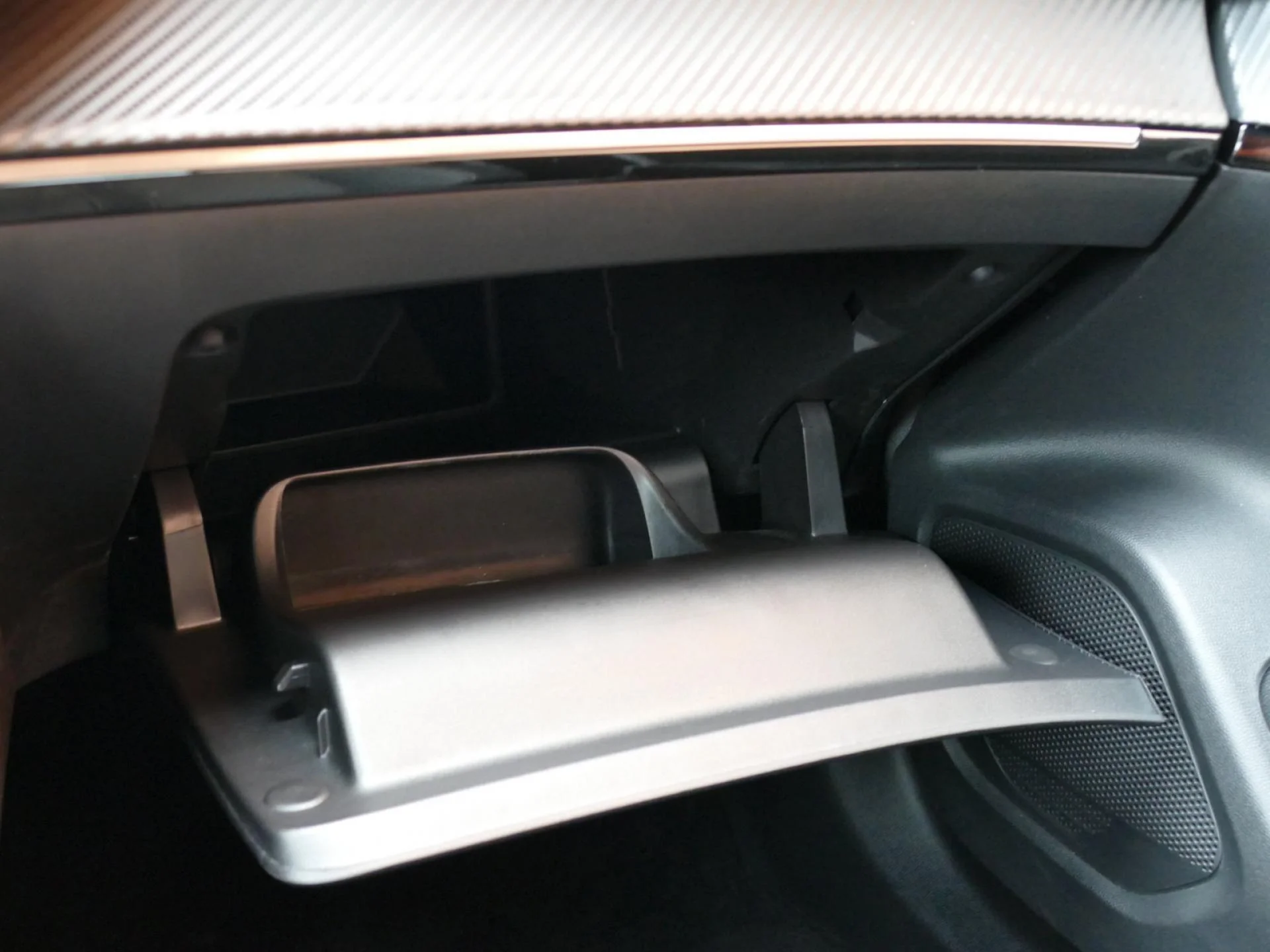 PEUGEOT 2008 - Miniature 18 sur 22 - Cliquer pour voir cette photo