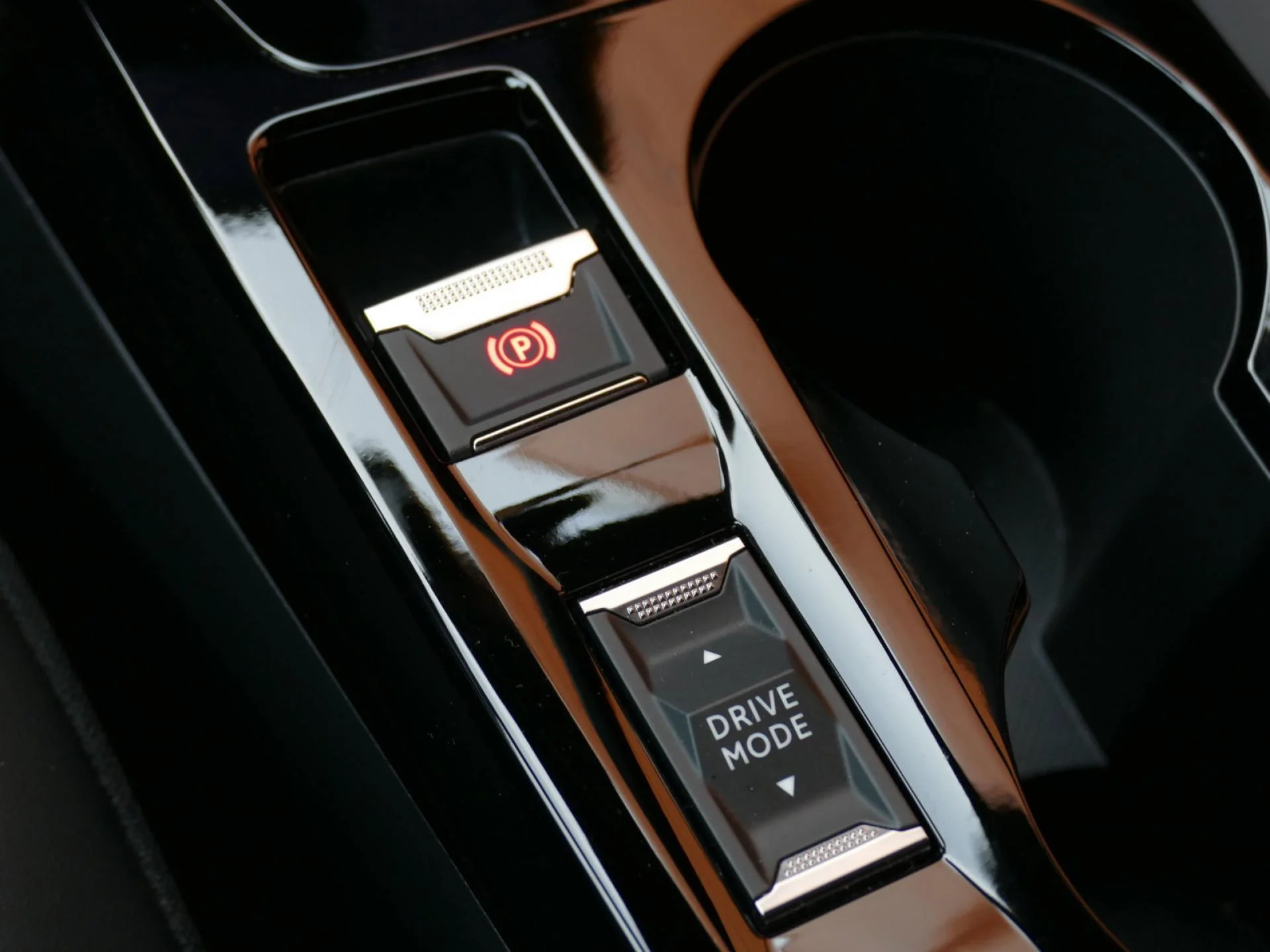 PEUGEOT 2008 - Miniature 15 sur 22 - Cliquer pour voir cette photo