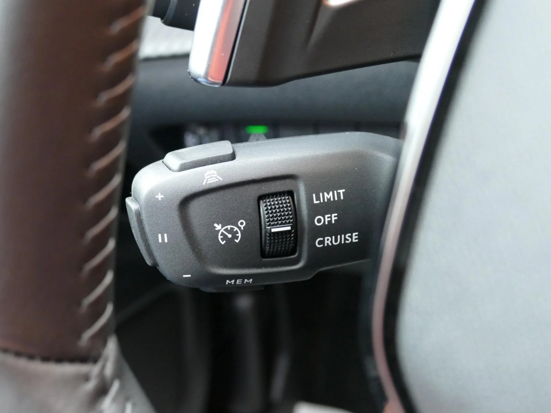 PEUGEOT 2008 - Miniature 27 sur 35 - Cliquer pour voir cette photo