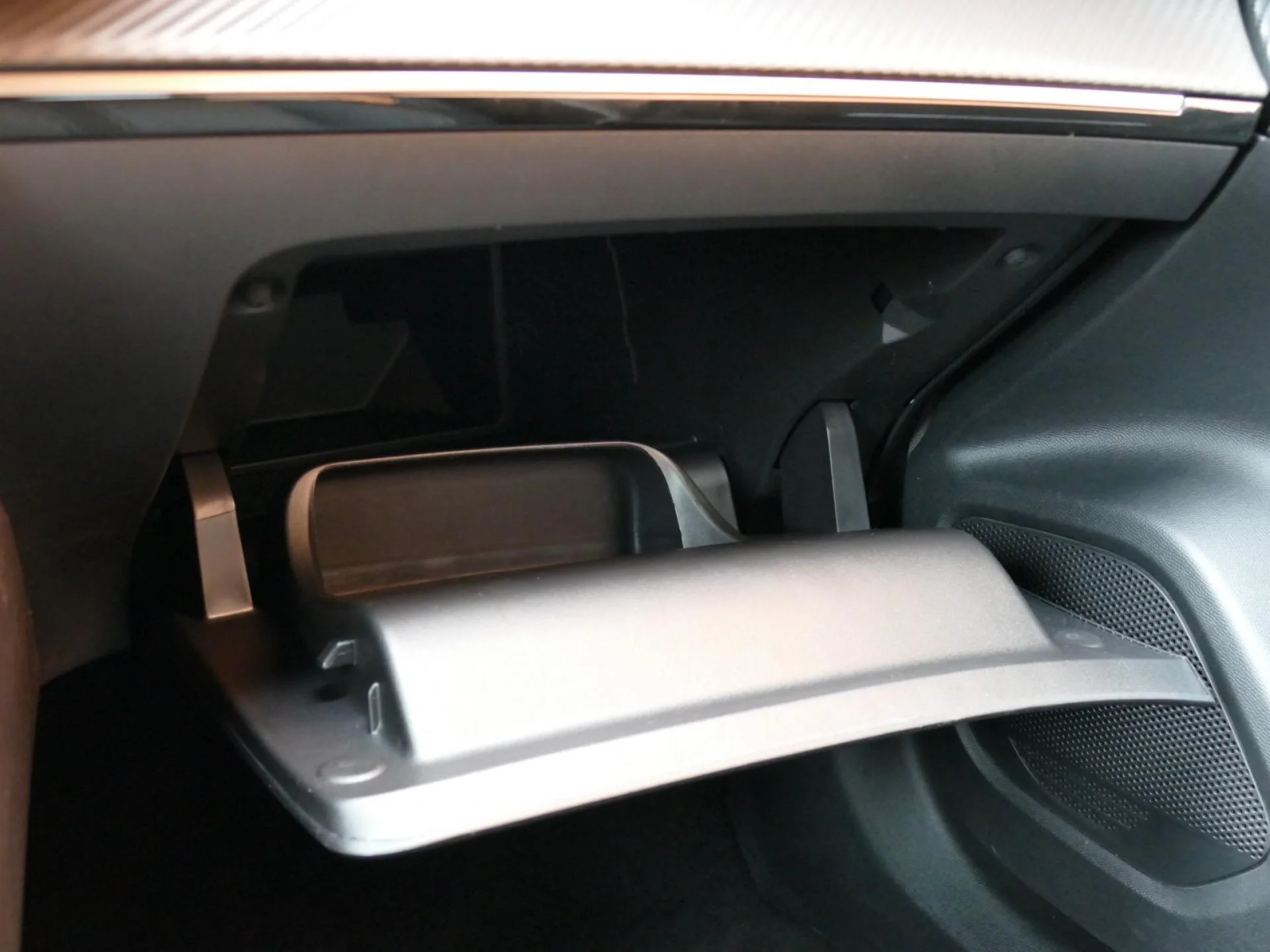 PEUGEOT 2008 - Miniature 25 sur 35 - Cliquer pour voir cette photo