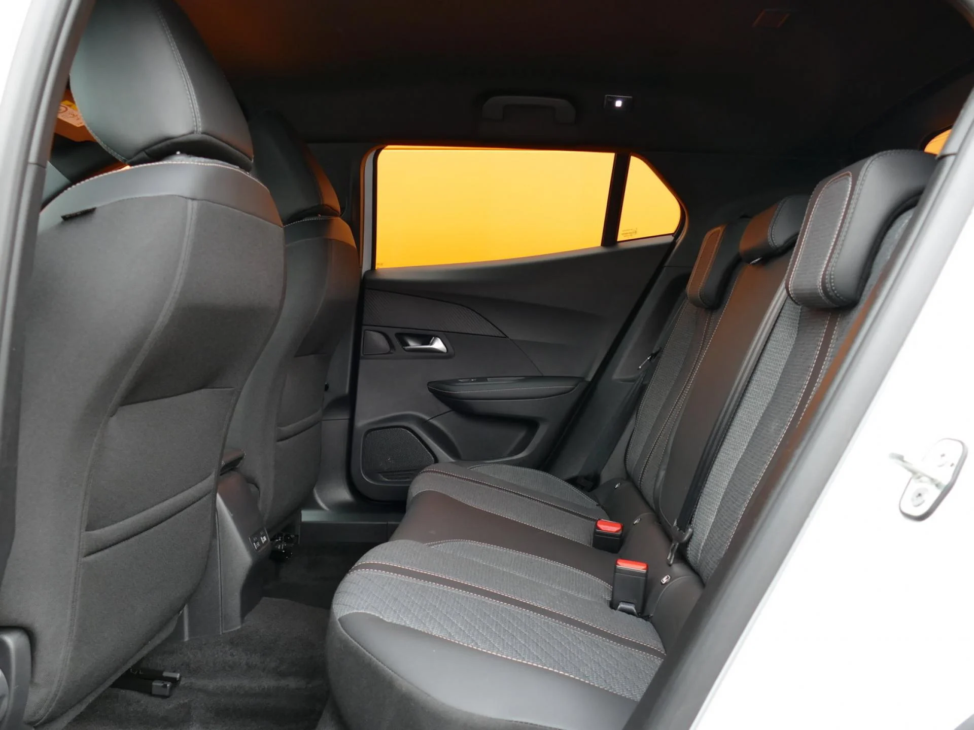 PEUGEOT 2008 - Miniature 7 sur 35 - Cliquer pour voir cette photo