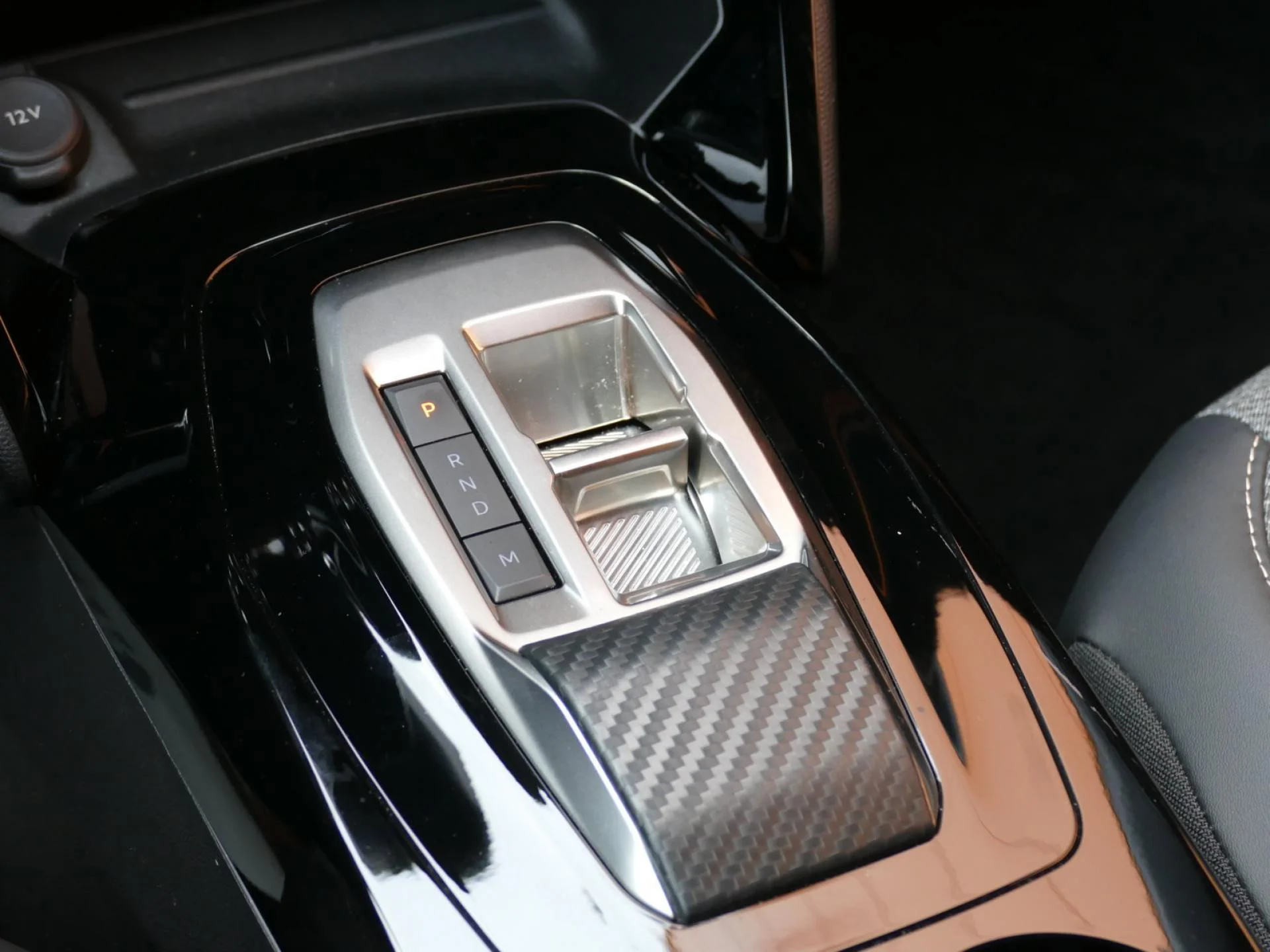 PEUGEOT 2008 - Miniature 20 sur 35 - Cliquer pour voir cette photo