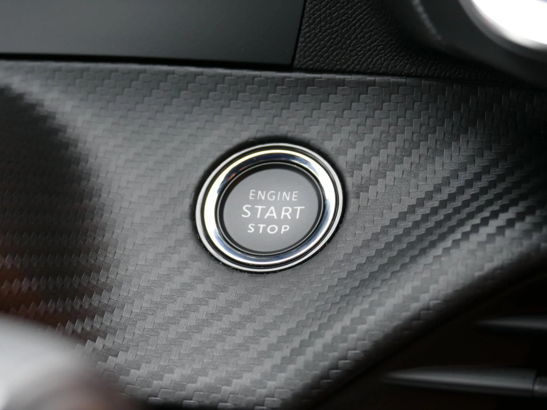 PEUGEOT 2008 - Miniature 23 sur 35 - Cliquer pour voir cette photo