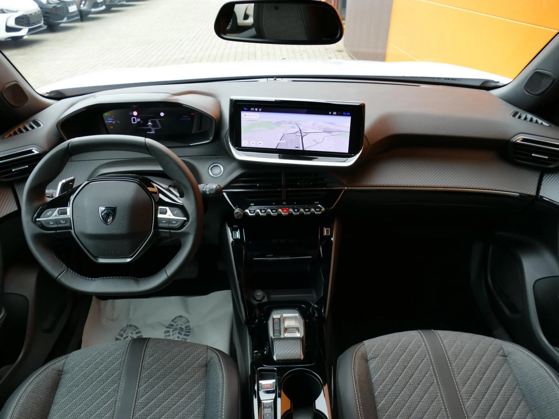 PEUGEOT 2008 - Miniature 5 sur 35 - Cliquer pour voir cette photo
