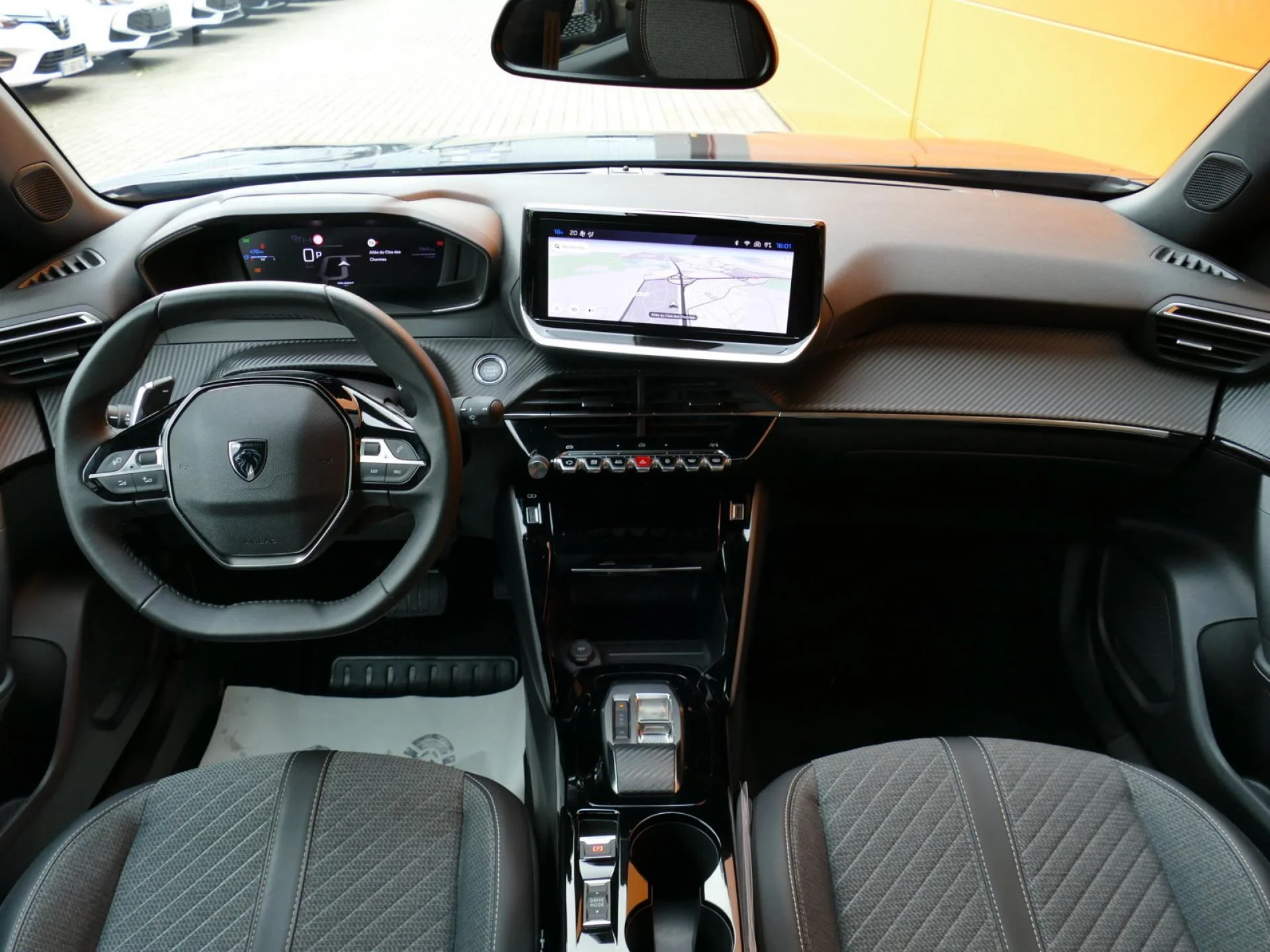 PEUGEOT 2008 - Miniature 5 sur 34 - Cliquer pour voir cette photo