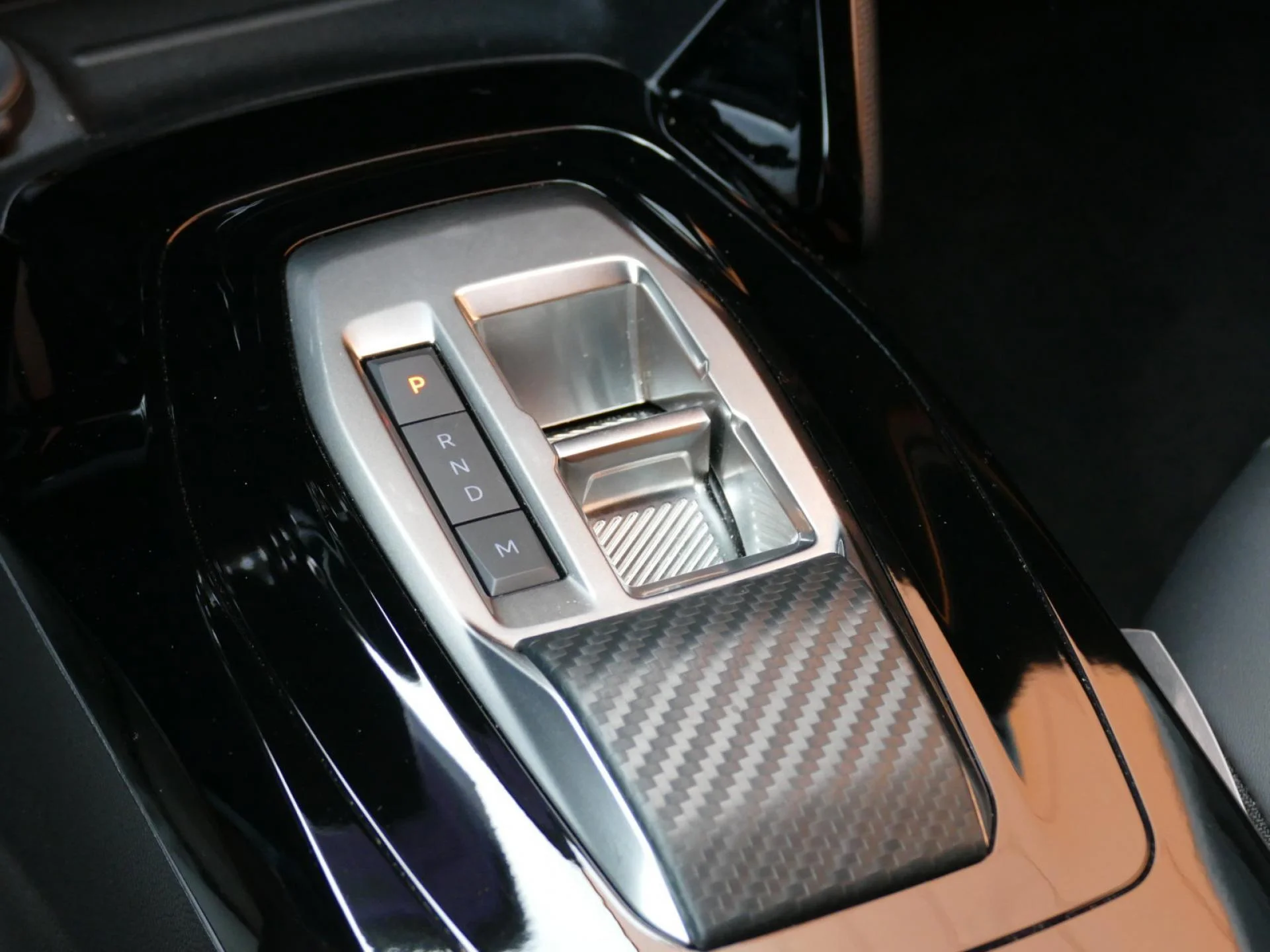 PEUGEOT 2008 - Miniature 20 sur 34 - Cliquer pour voir cette photo