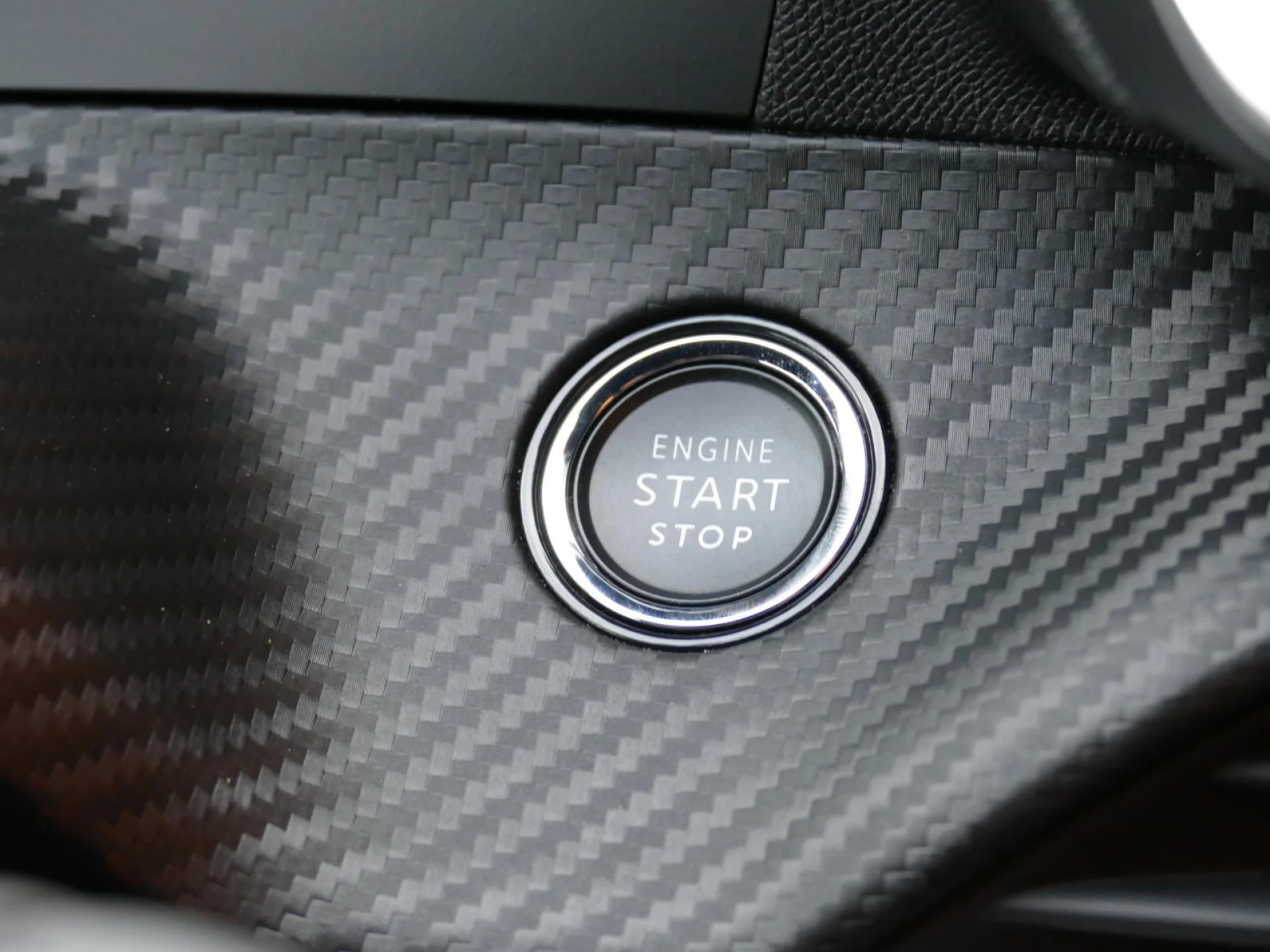 PEUGEOT 2008 - Miniature 23 sur 34 - Cliquer pour voir cette photo