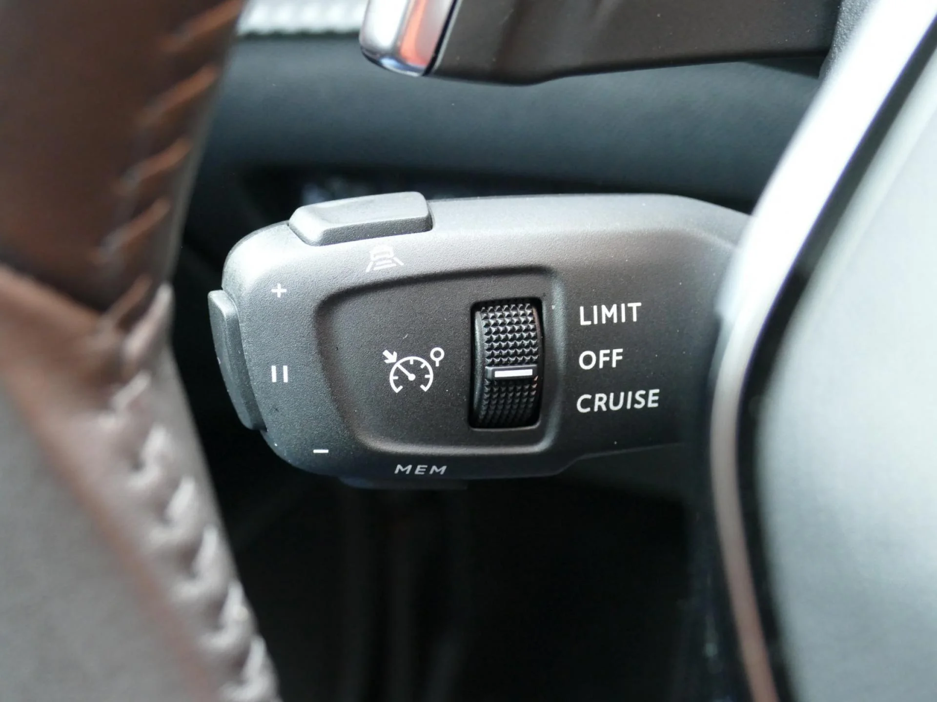 PEUGEOT 2008 - Miniature 26 sur 34 - Cliquer pour voir cette photo