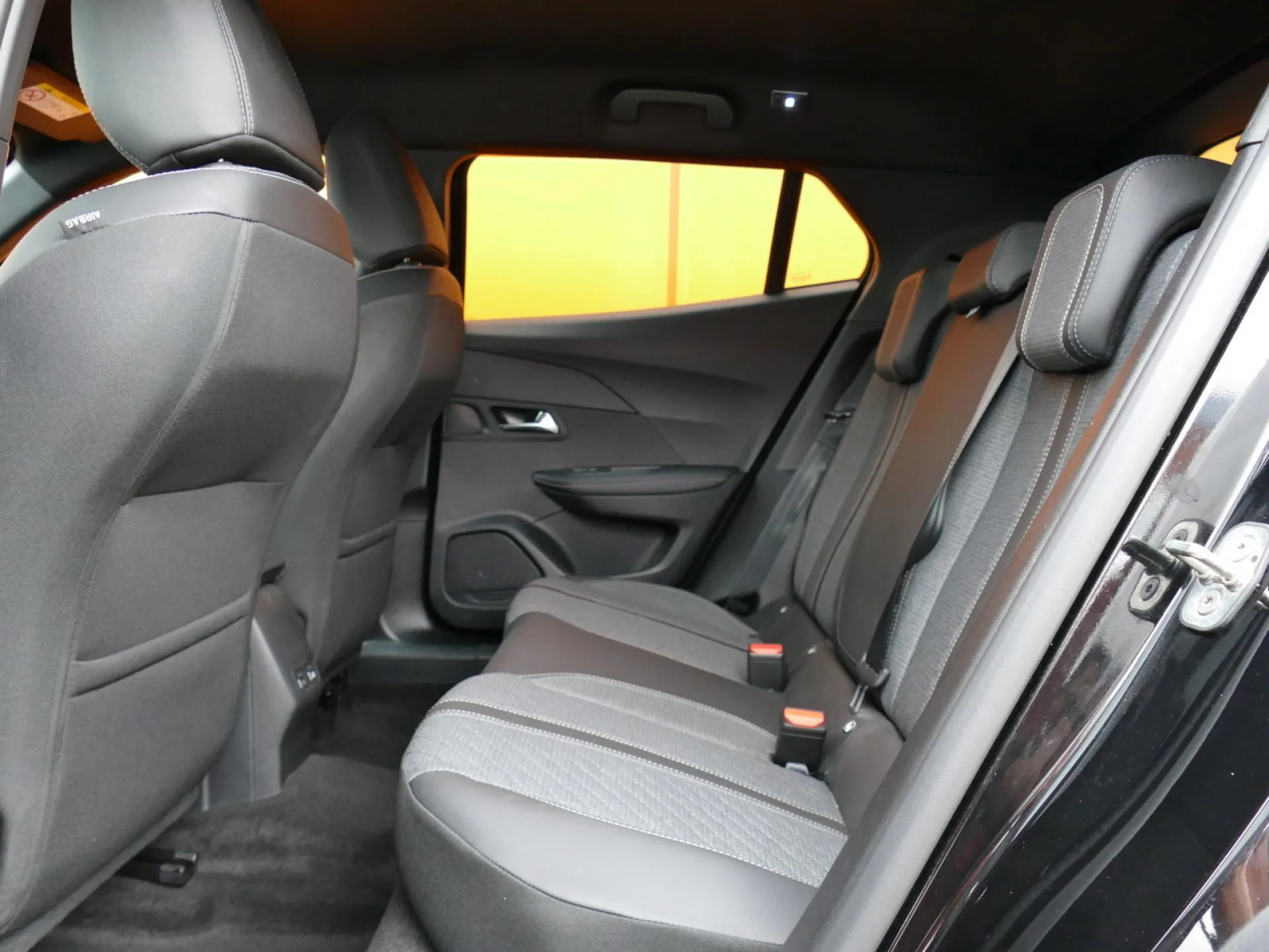 PEUGEOT 2008 - Miniature 7 sur 34 - Cliquer pour voir cette photo