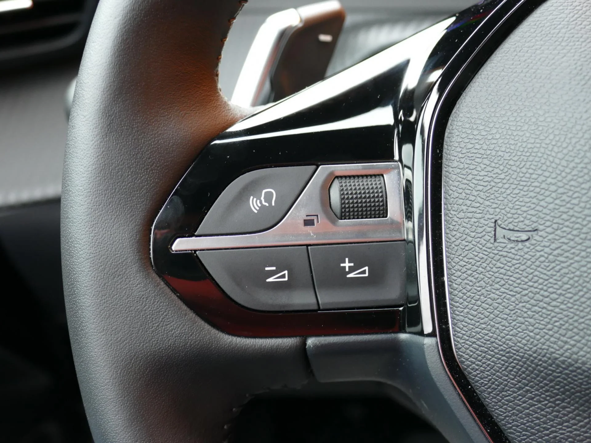 PEUGEOT 2008 - Miniature 19 sur 34 - Cliquer pour voir cette photo