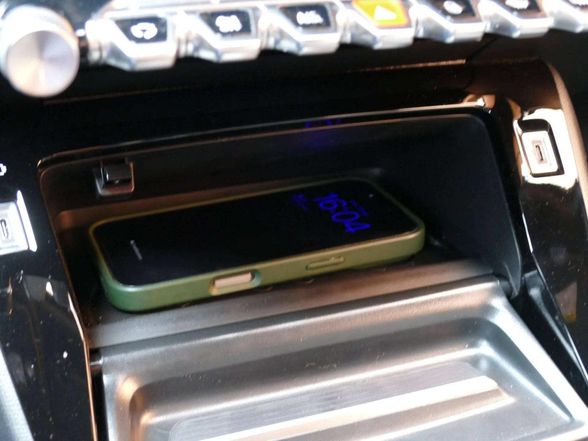 PEUGEOT 2008 - Miniature 22 sur 34 - Cliquer pour voir cette photo