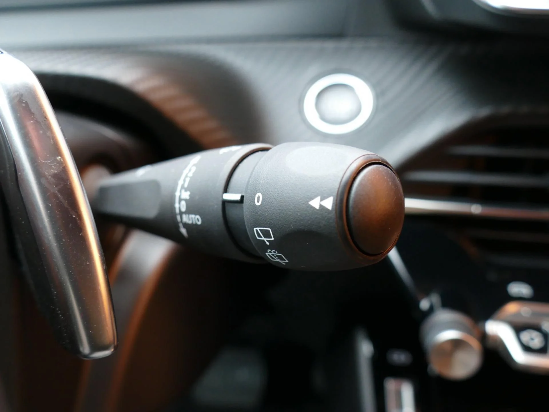 PEUGEOT 2008 - Miniature 26 sur 32 - Cliquer pour voir cette photo