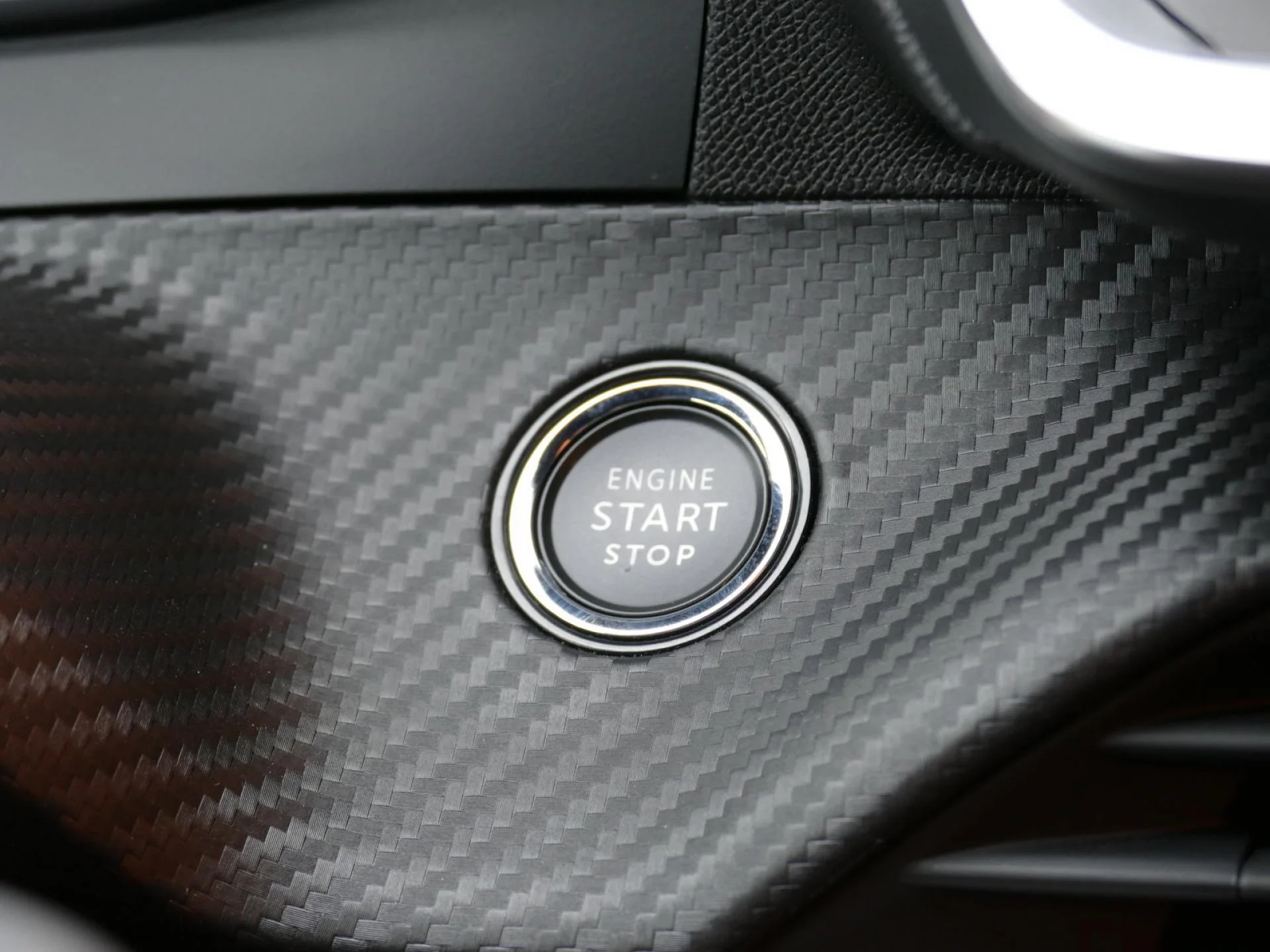 PEUGEOT 2008 - Miniature 21 sur 32 - Cliquer pour voir cette photo