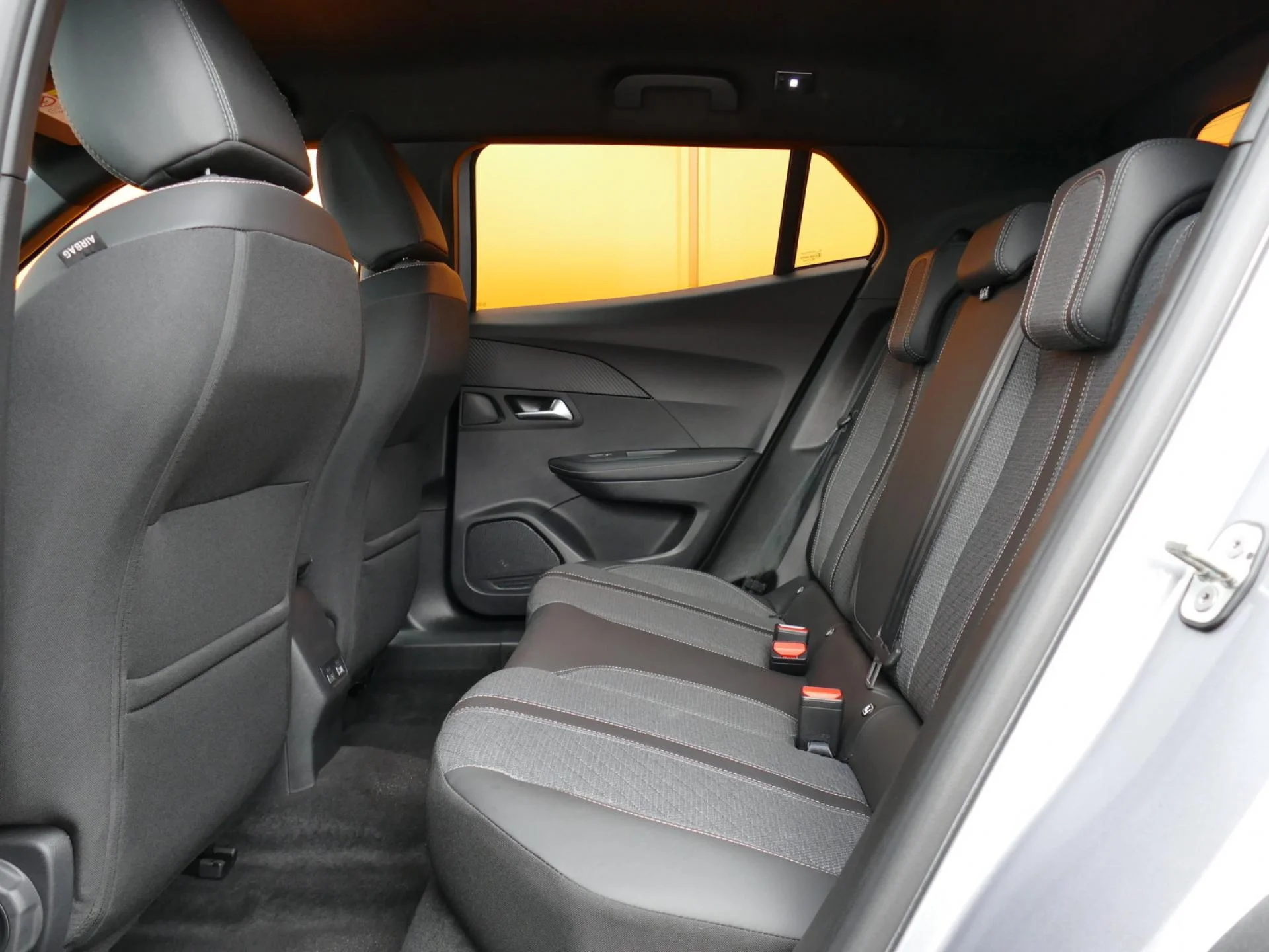 PEUGEOT 2008 - Miniature 7 sur 32 - Cliquer pour voir cette photo