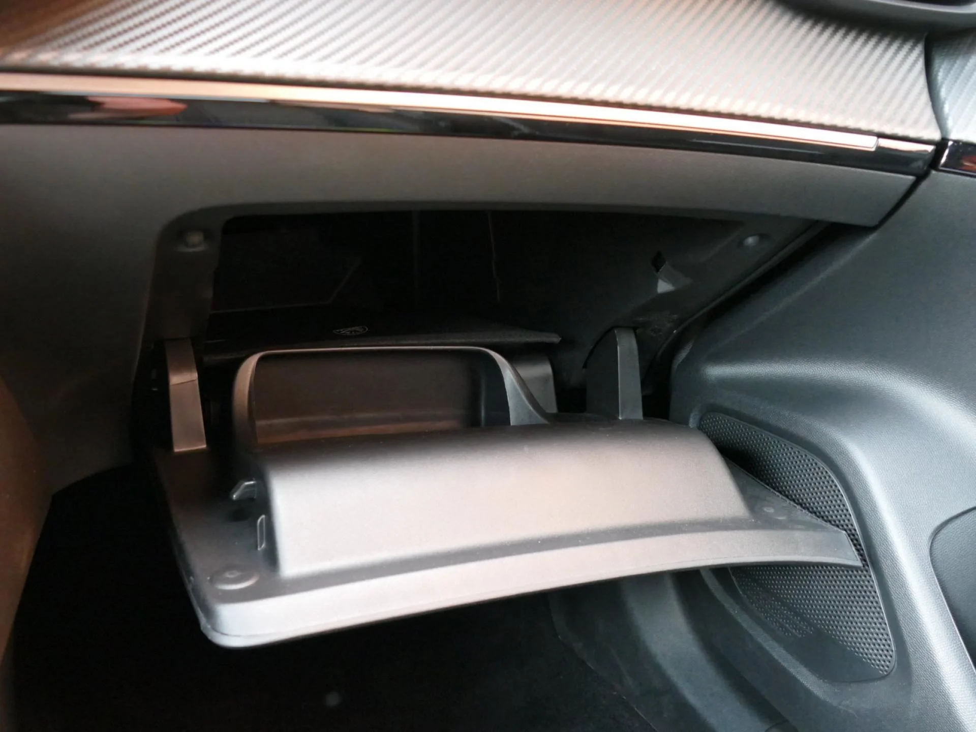 PEUGEOT 2008 - Miniature 23 sur 32 - Cliquer pour voir cette photo