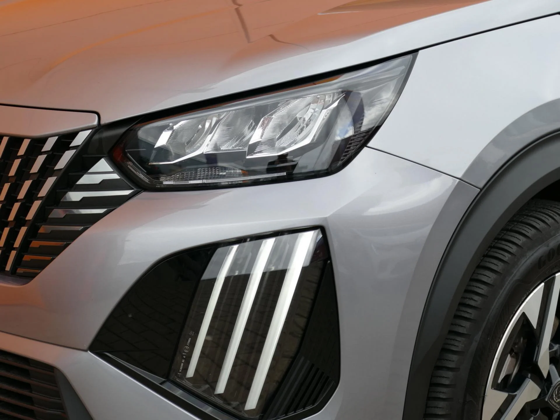 PEUGEOT 2008 - Miniature 29 sur 32 - Cliquer pour voir cette photo